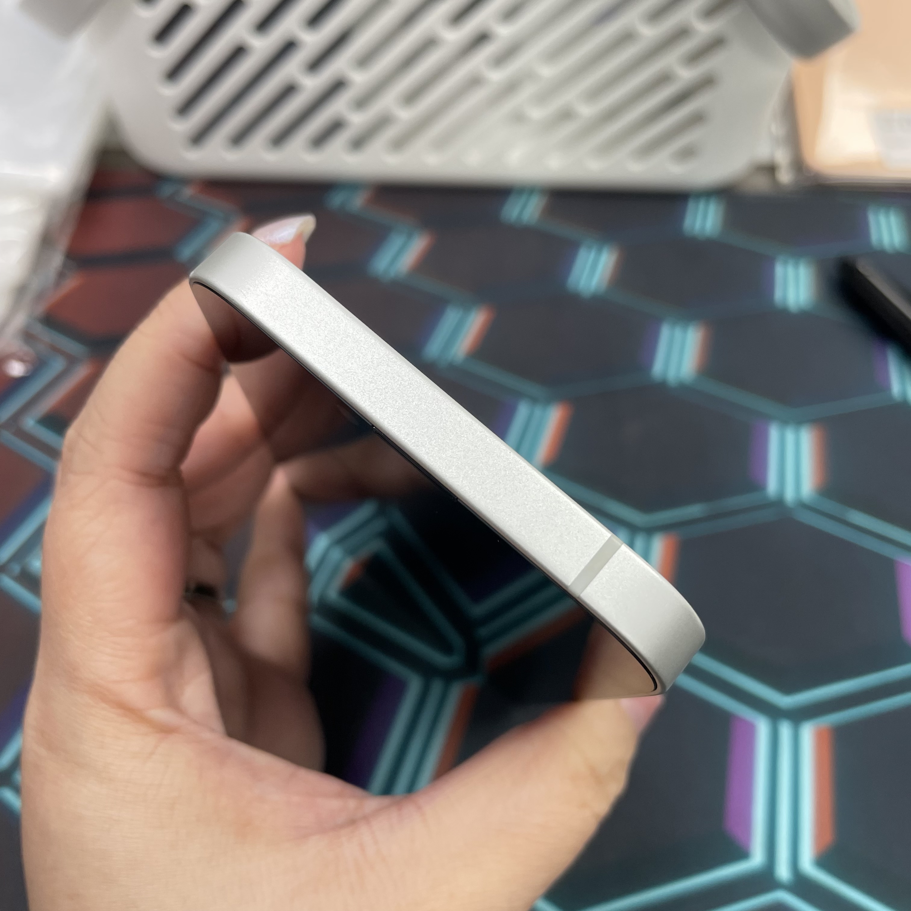 *7695 16e 勁靚機 128GB 電100 白色 white