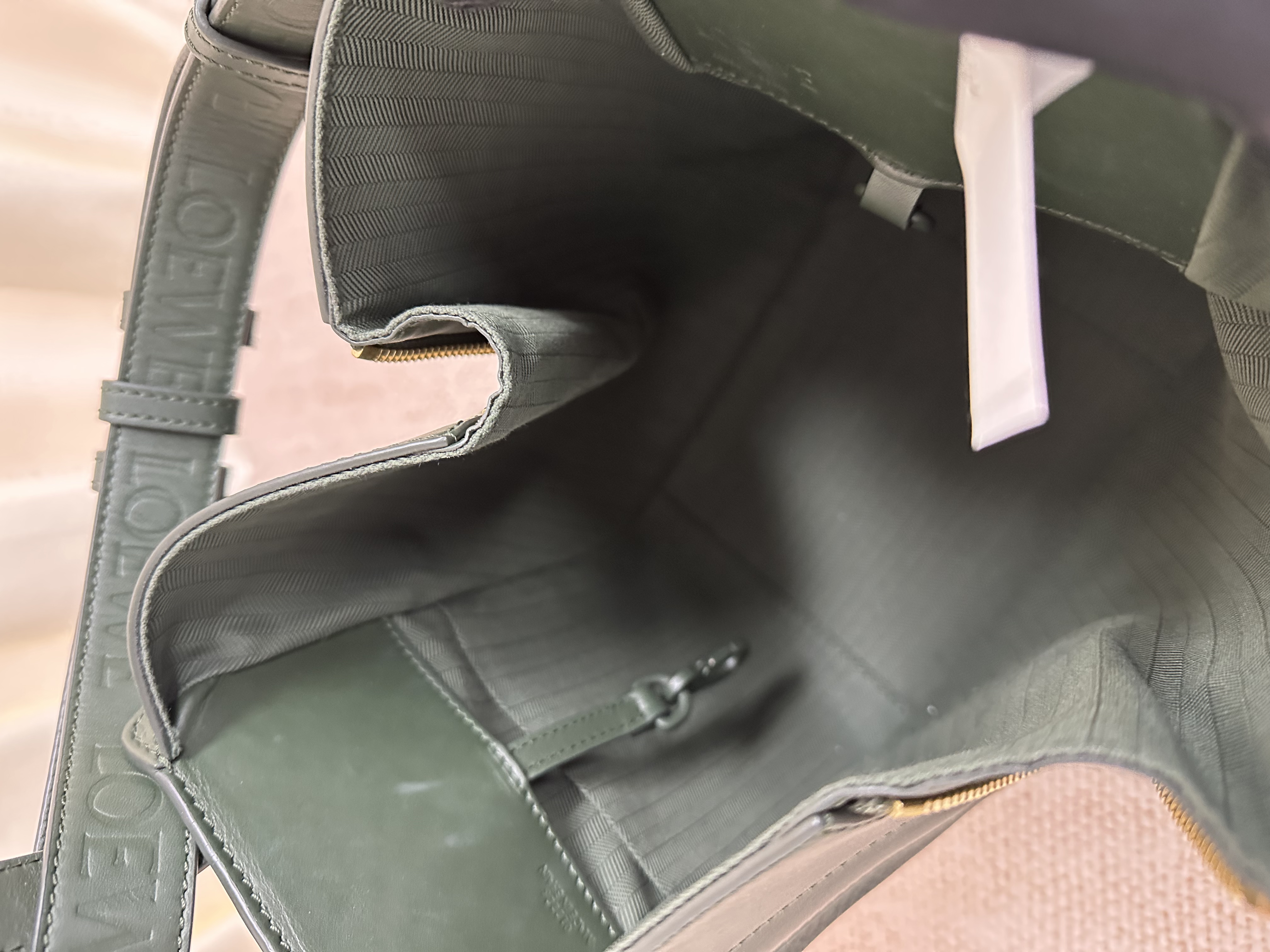 Pre-owned Loewe Hammock Bag/ Product Code: 26042112