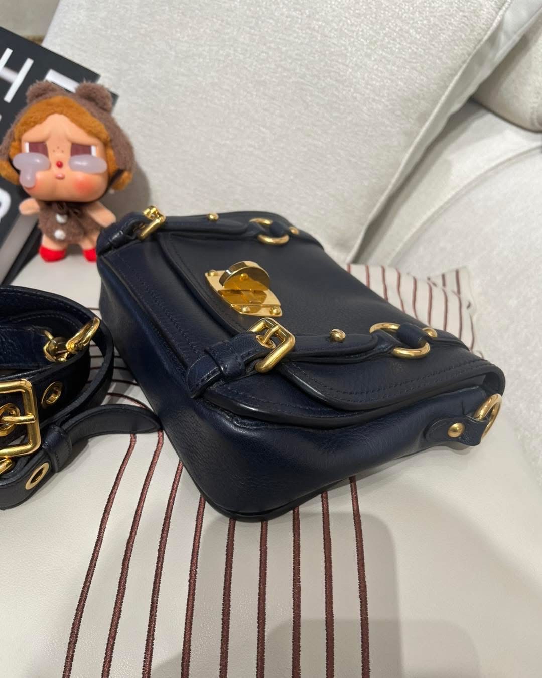 Miu Miu crossbody Bag  深藍色 100%Authentic, 95%New✅Dust bag