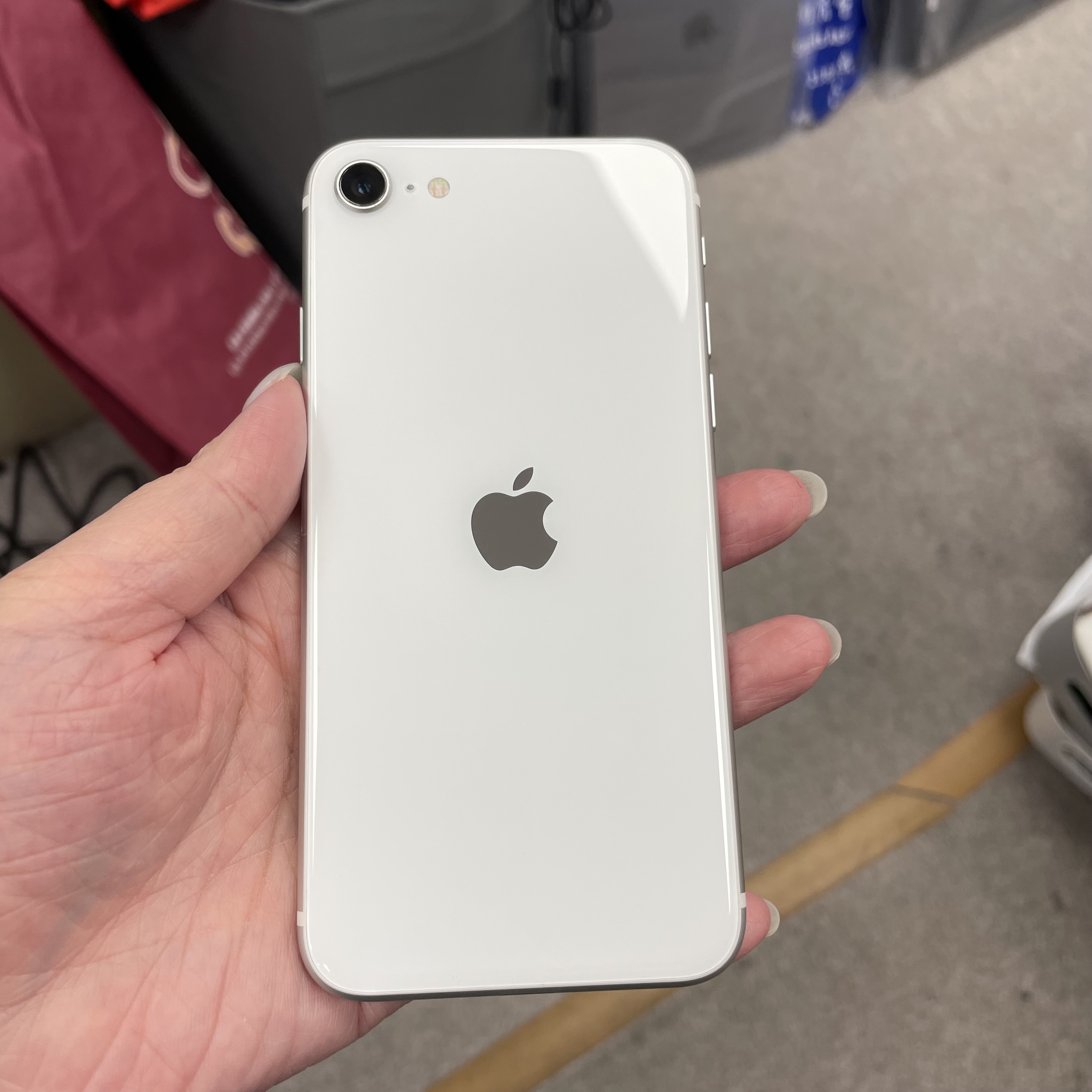 *6634 SE2 勁靚機 64GB 電72 白色 white