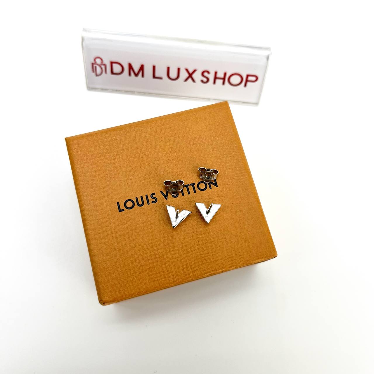 LV Essential V Stud Earring SHW
