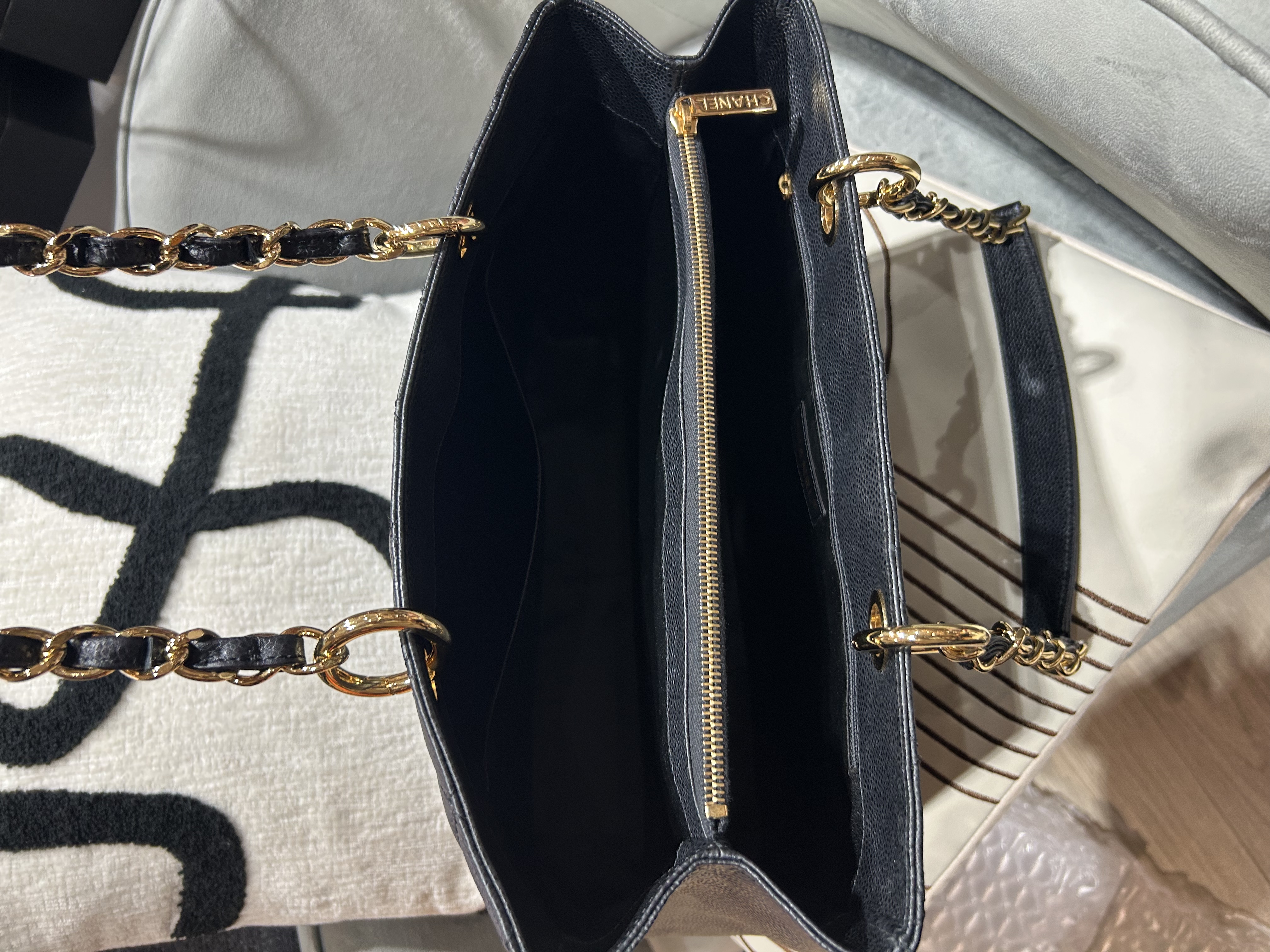 Chanel GST A50995 黑色荔枝牛皮金鏈 grand shopping tote ,100%Authentic, 98%New ☑️15Card☑️Dust bag