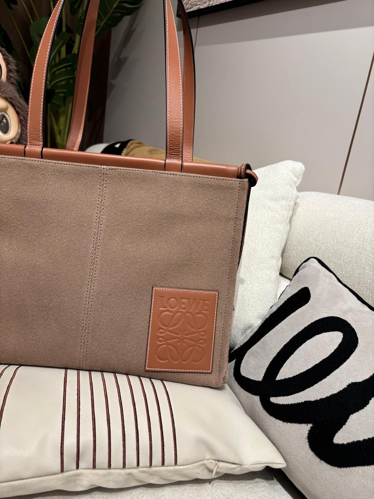 Loewe shoulder bag tote bag 100%Authentic,95%new✅dust bag 