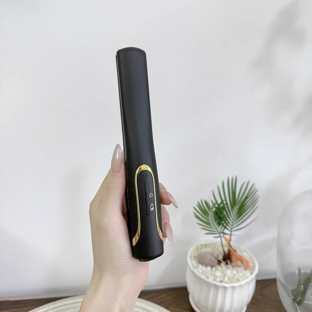 全新 充電式美髮夾板 | 3檔恆溫 | 護髮直捲兩用 | 瀏海定型 | 可拆卸電池