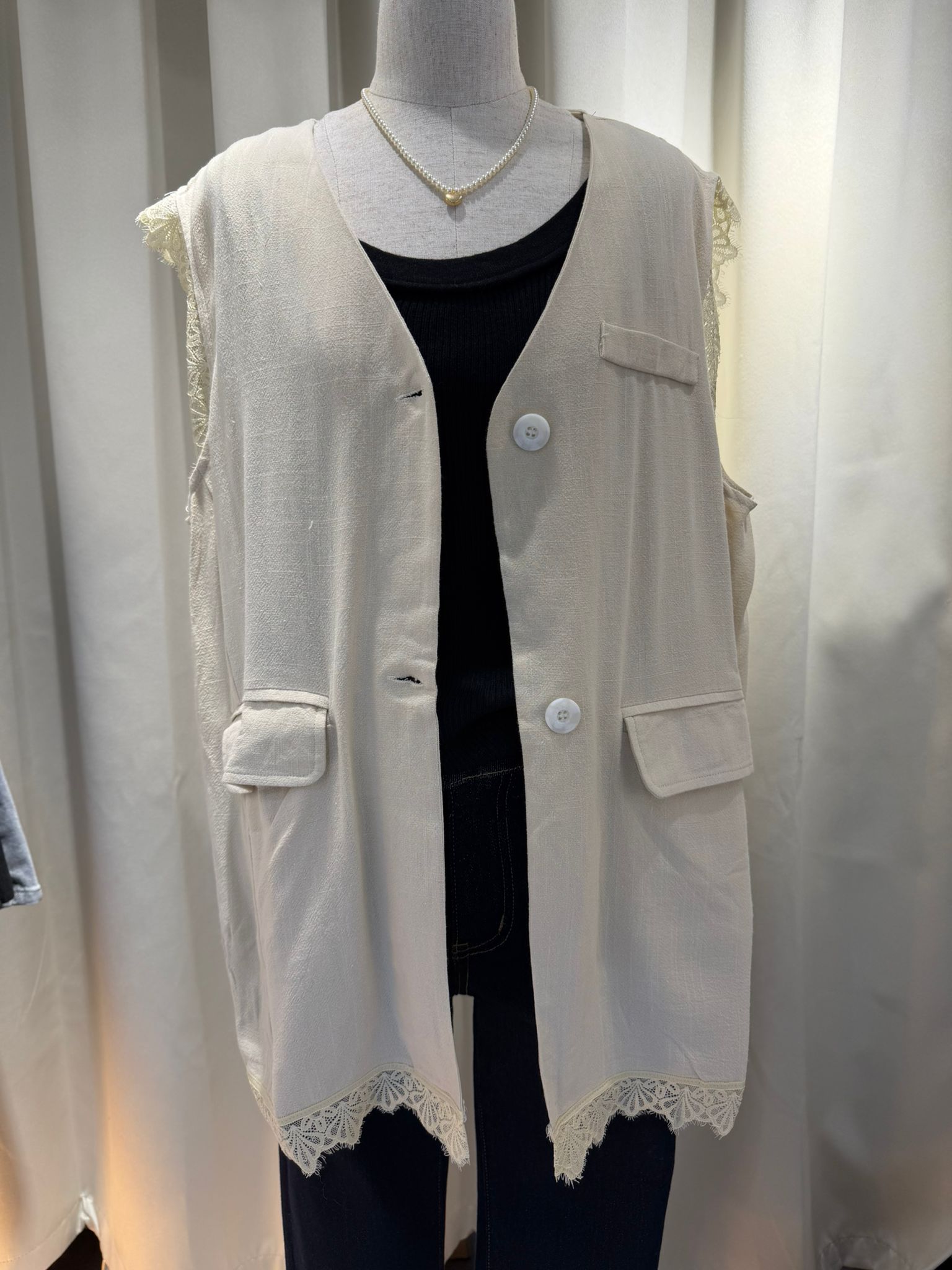 優雅蕾絲邊飾亞麻背心