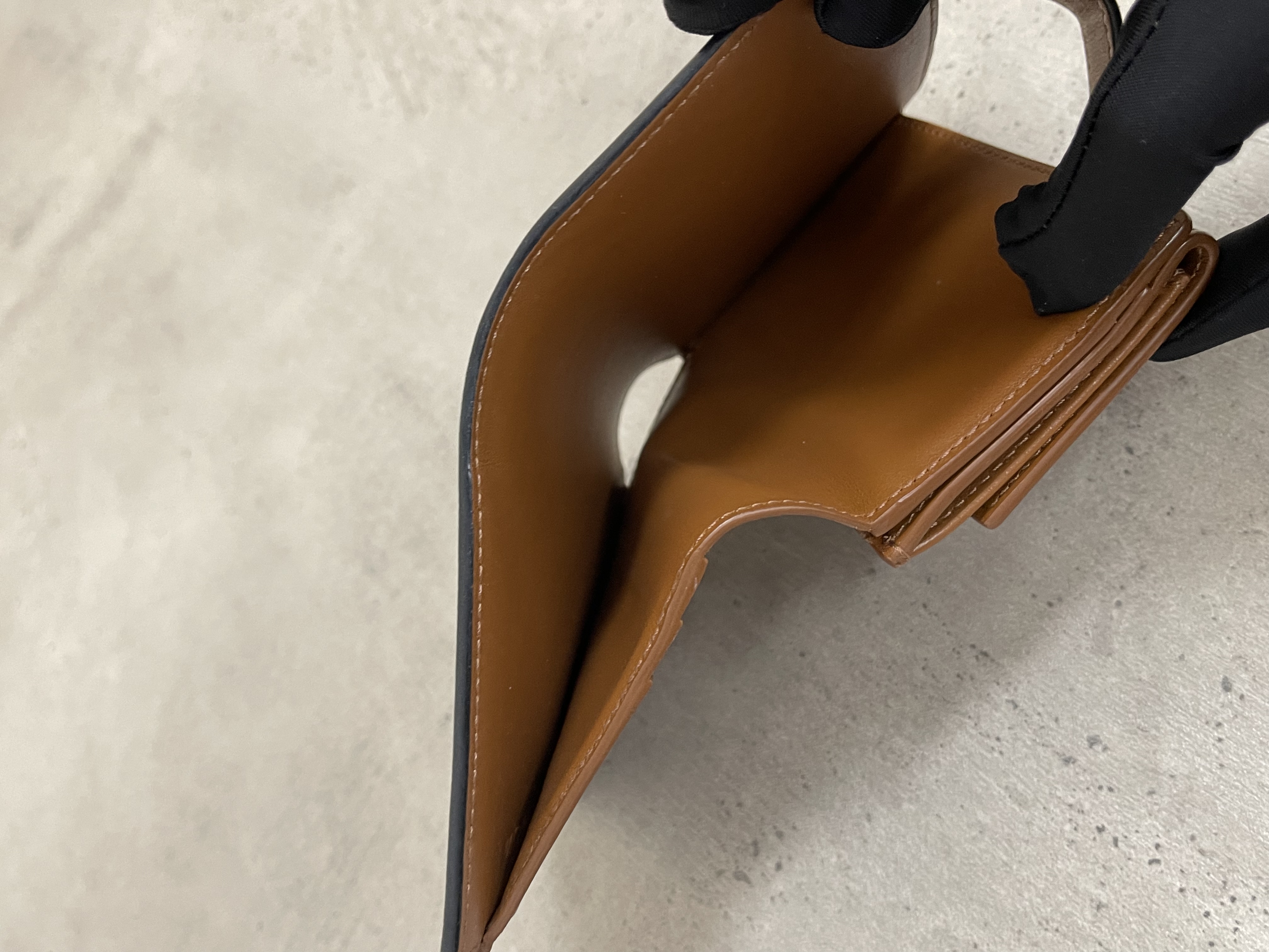 Pre-owned Celine Wallet/ Product Code: 26012703