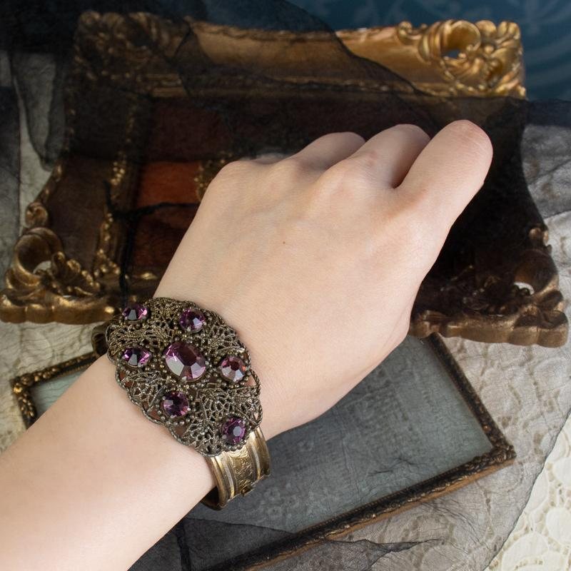 Vintage Mid-century Sophisticated Victorian Style Purple Glass Filigree Bangle /Bracelet (EA1848)