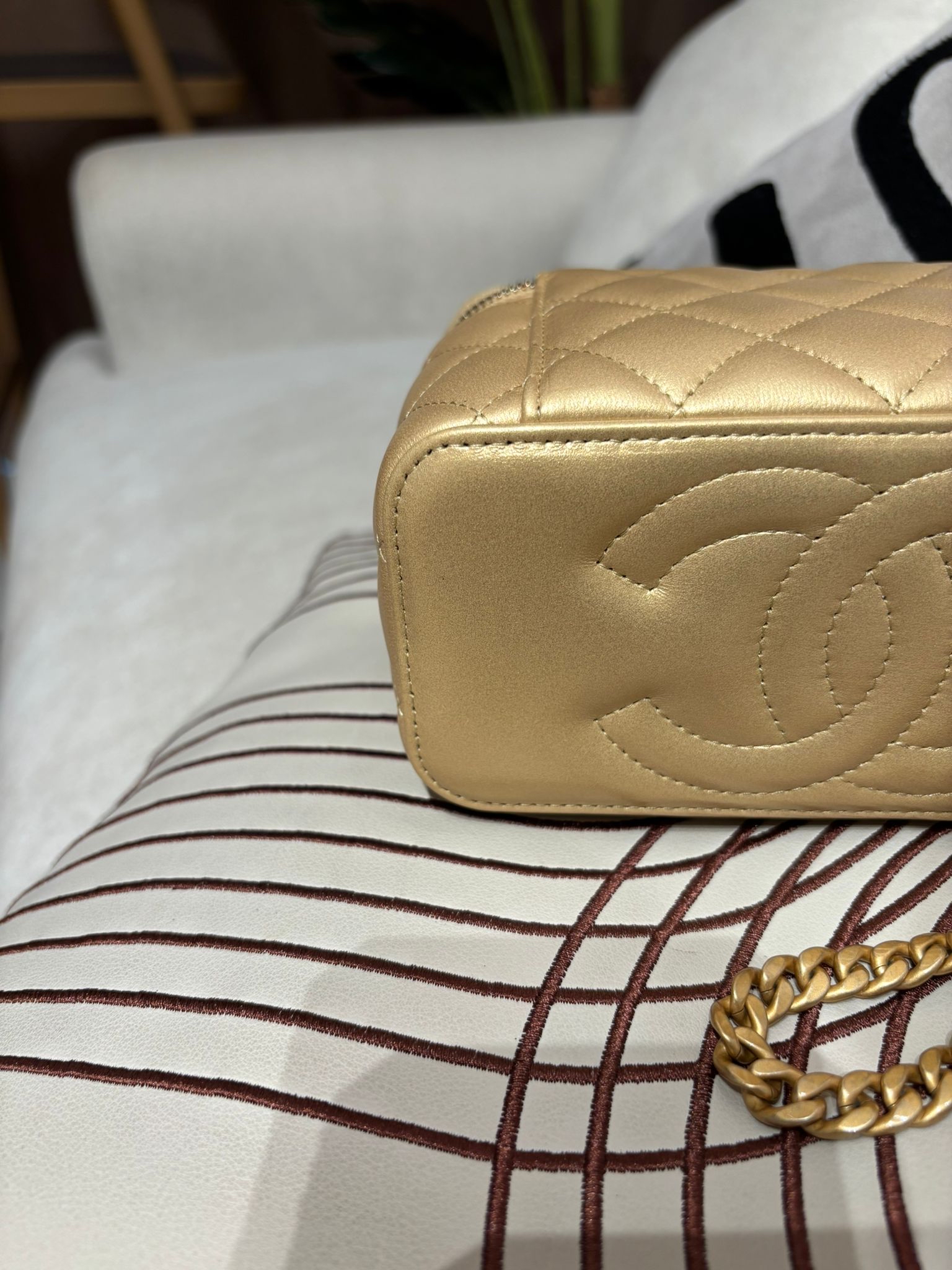 全新未使用品 Chanel Vanity With Heart Pearl Crush 100%Authentic, Brand New 全新 ✅晶片✅Dust bag✅Box