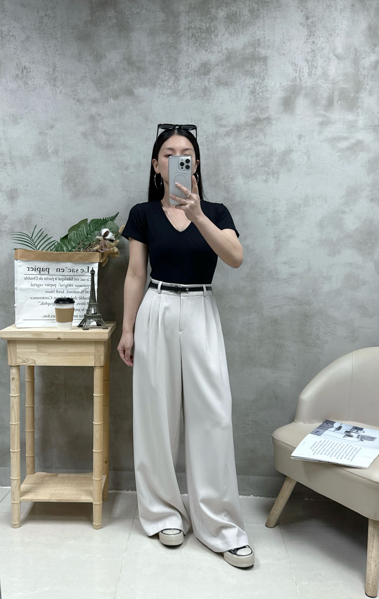 C13 V領暗紋骨感Tee