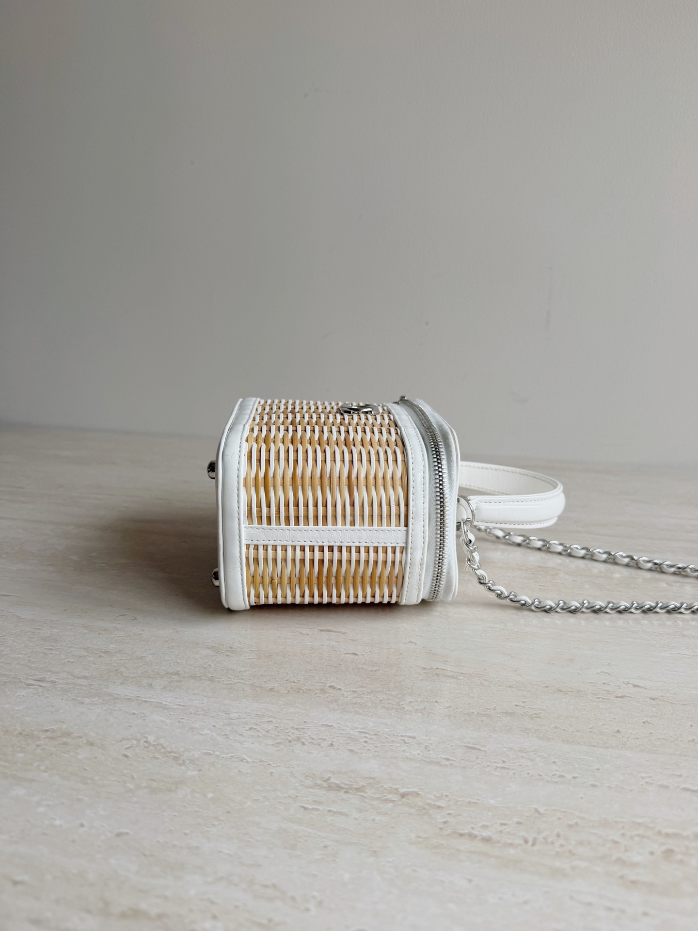 【預訂貨品】Chanel白色藤編化妝包