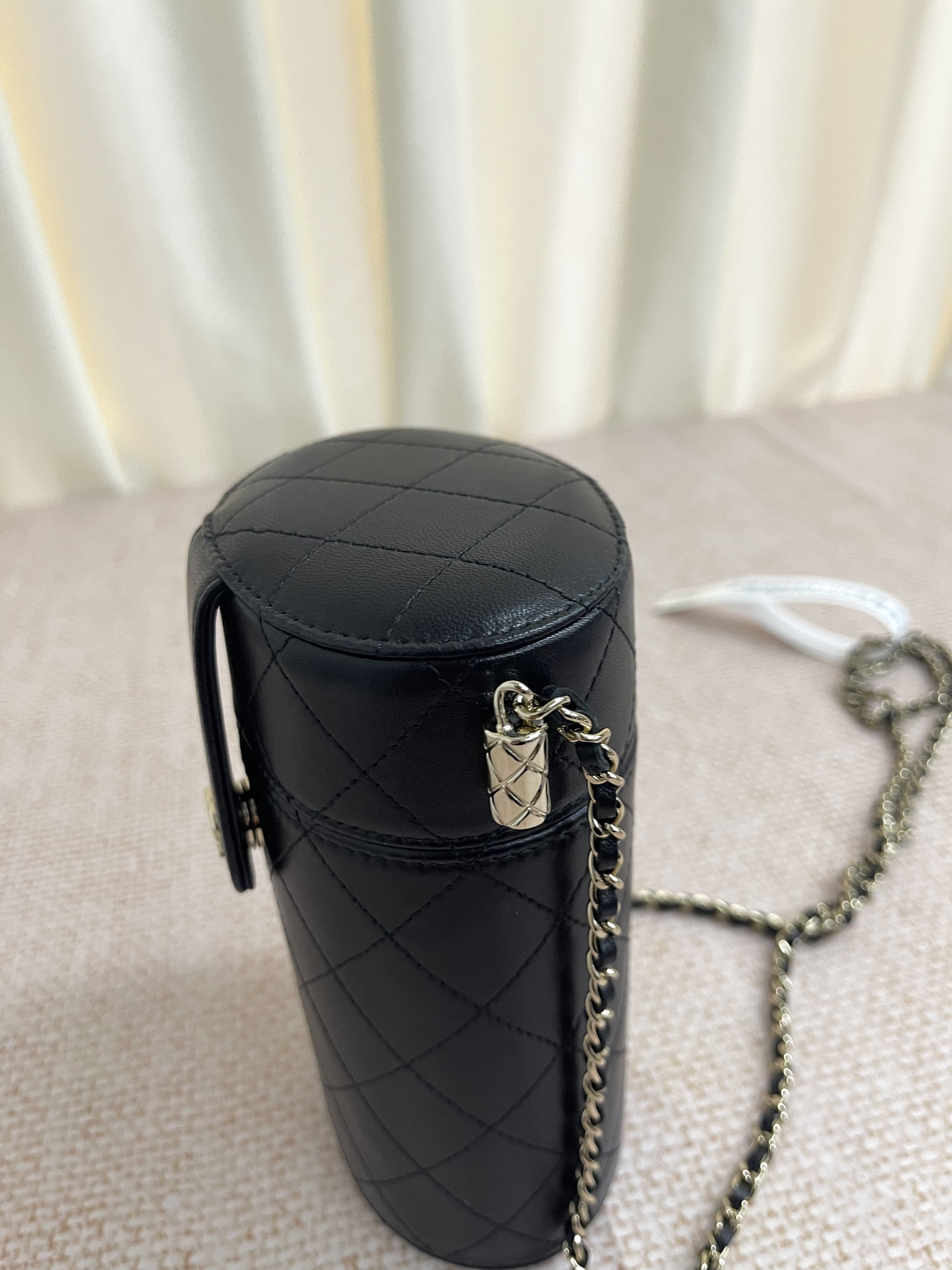 Pre-owned Chanel Round Vanity Case/ Product Code: 26042801