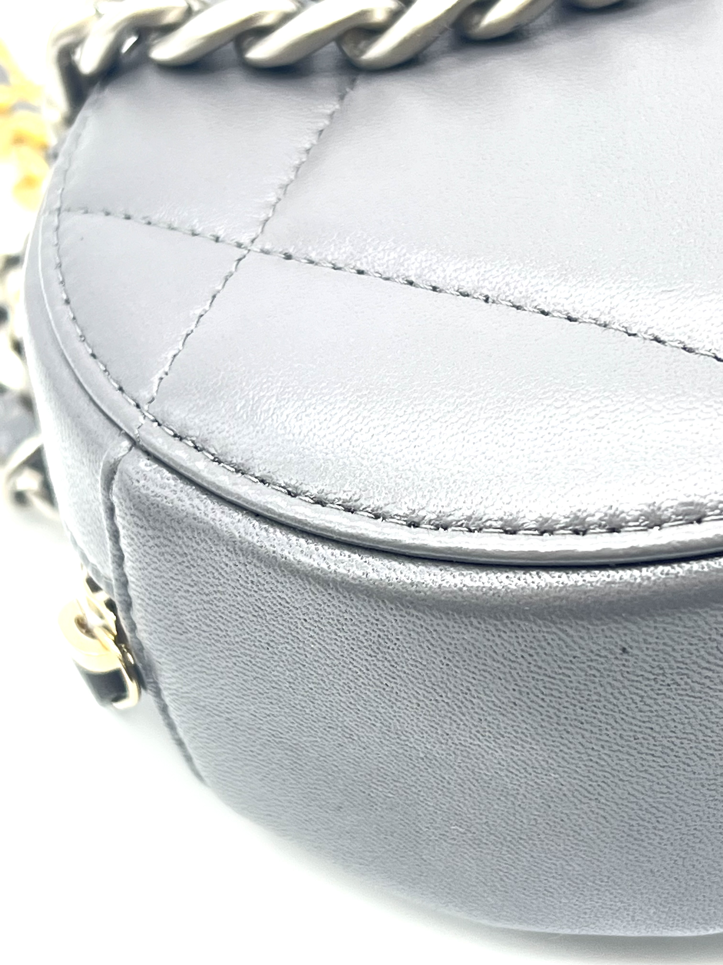 Pre-Owned CHANEL 19 / Product Code: 26051709
