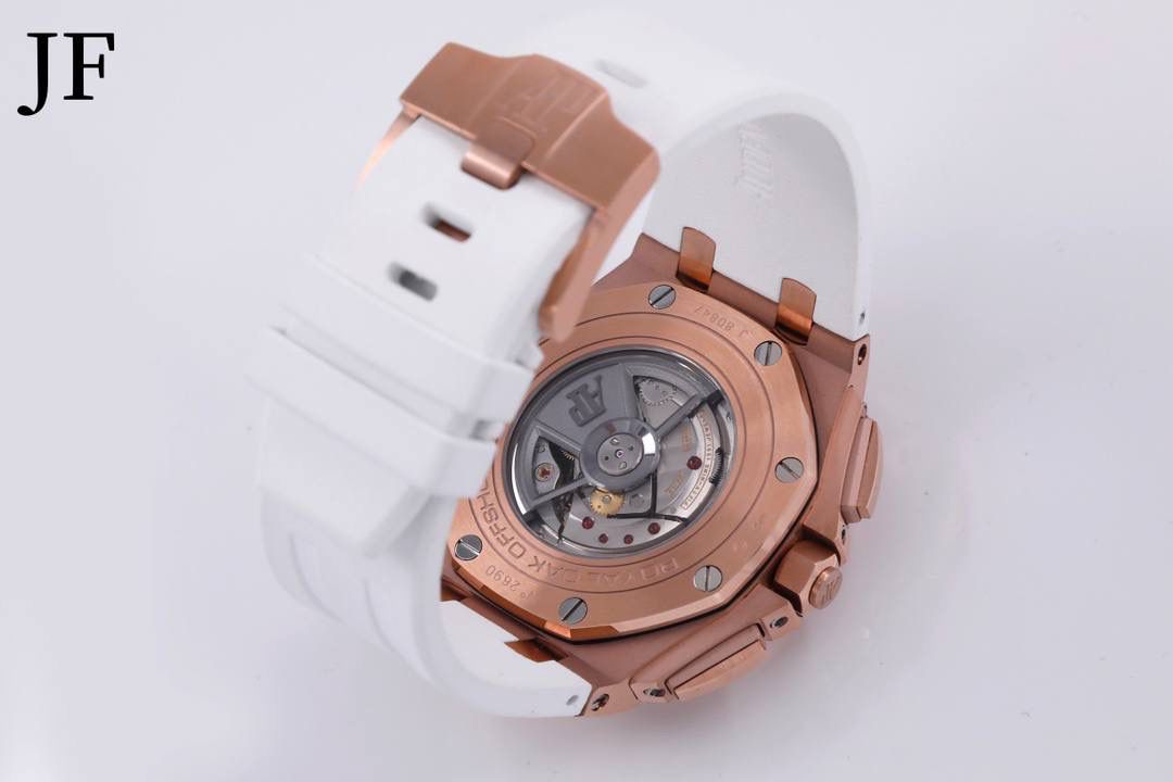 🚀品牌：AP 大熊猫🚀 系列：俗称金大熊猫 机芯：3126计时自动机械 材质：316精钢表壳 陶瓷圈 直径：42mm 皮带：橡胶表带 表扣：原装针扣 玻璃：蓝宝石水晶玻璃