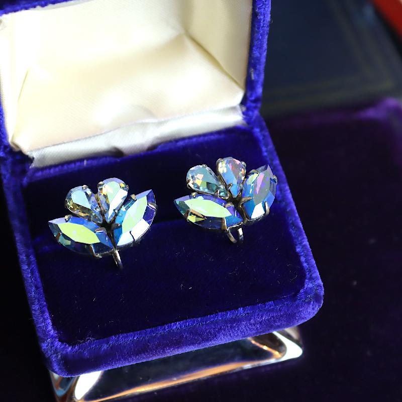 C.a 1950-60s American Gem Blue & Blue Aurora Borealis Rhinestone Floral Cluster Brooch and Clip Earrings Set (MT1595)
