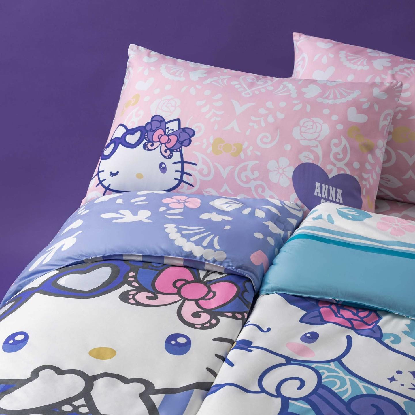 （約4月下旬到貨）🇹🇼台灣超商限定ANNA SUI × Sanrio 華麗聯名系列 雙面針織四季被150x200cm加長尺寸 💕 💕