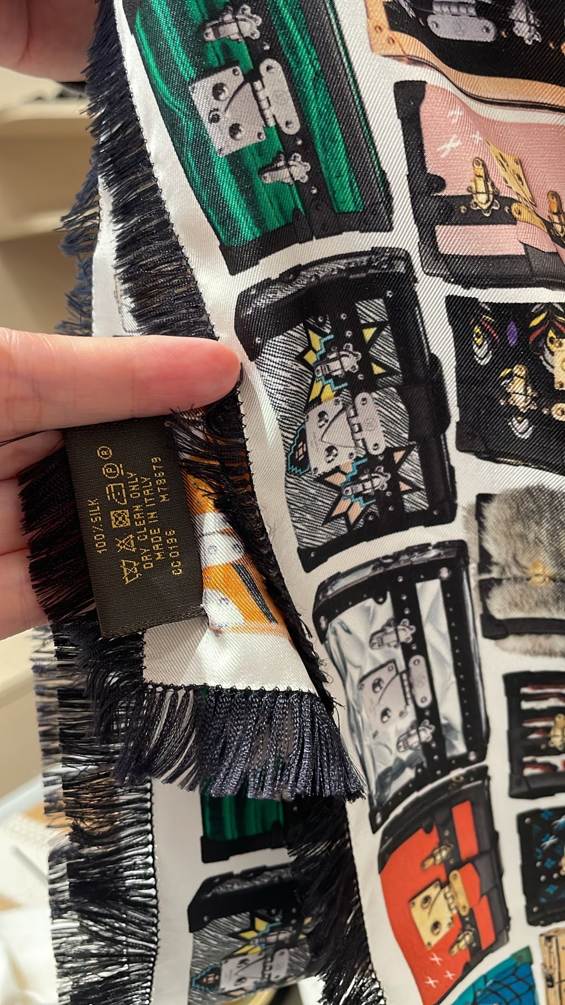 LV Scarf 100%Authentic,99%new ✅box 