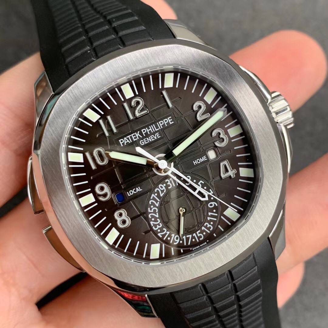 🔥全新PP百达..翡丽 复杂功能AQUANAUT旅行家＂手雷＂5164A系列＂V2＂超强升级版🔥 全新V2技术重点突破 1⃣️：升级最新机芯为PP. Cal.324 S C FUS 一体机，机芯摆轮位置实现与正品一致方向，现为市面最高版本。 2⃣️：新款字面巧克力颗粒感形状更立体 3⃣️：精益求精 V2版机芯主夹板字体更细致 升级为最新换代甲板鸽子血红宝石 实现最接近正品的工艺。