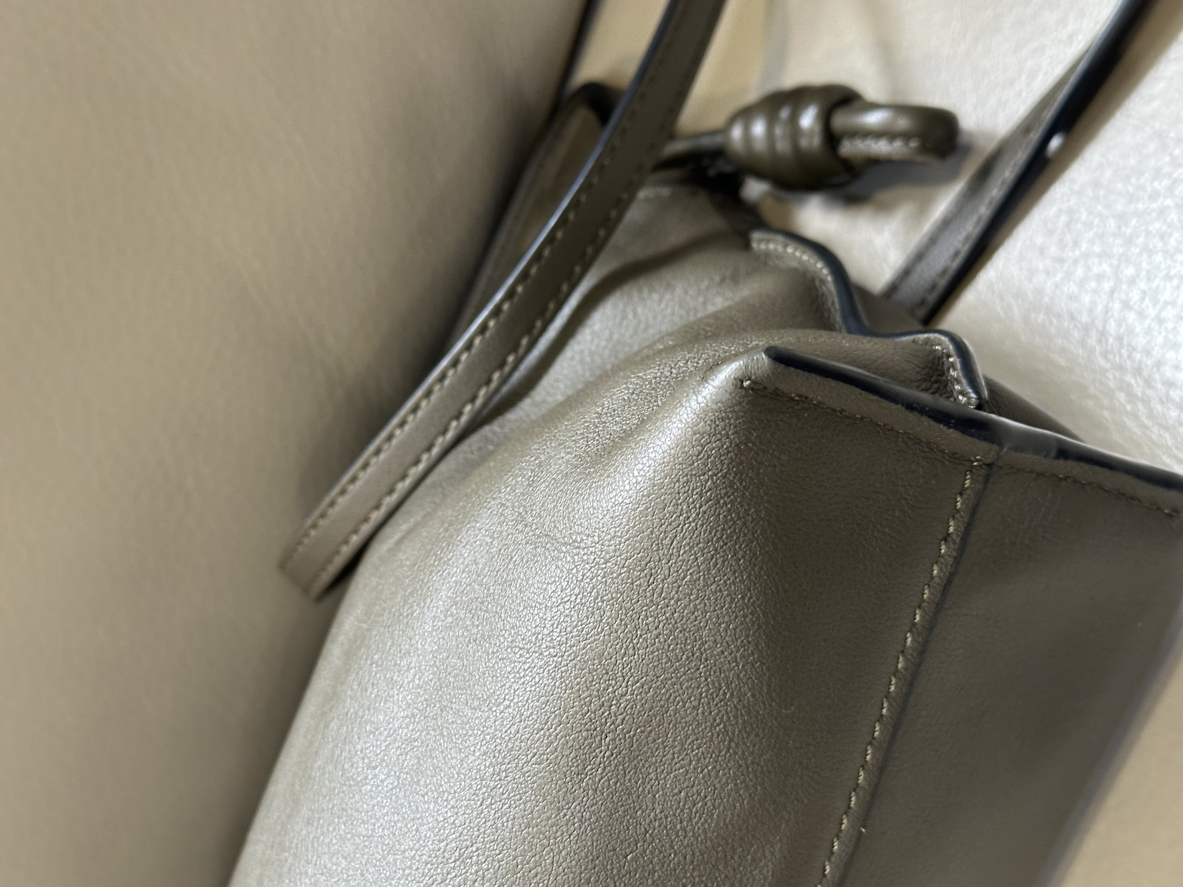 Pre-owned LOEWE Leather Flamenco Bag / Product Code: 26040515