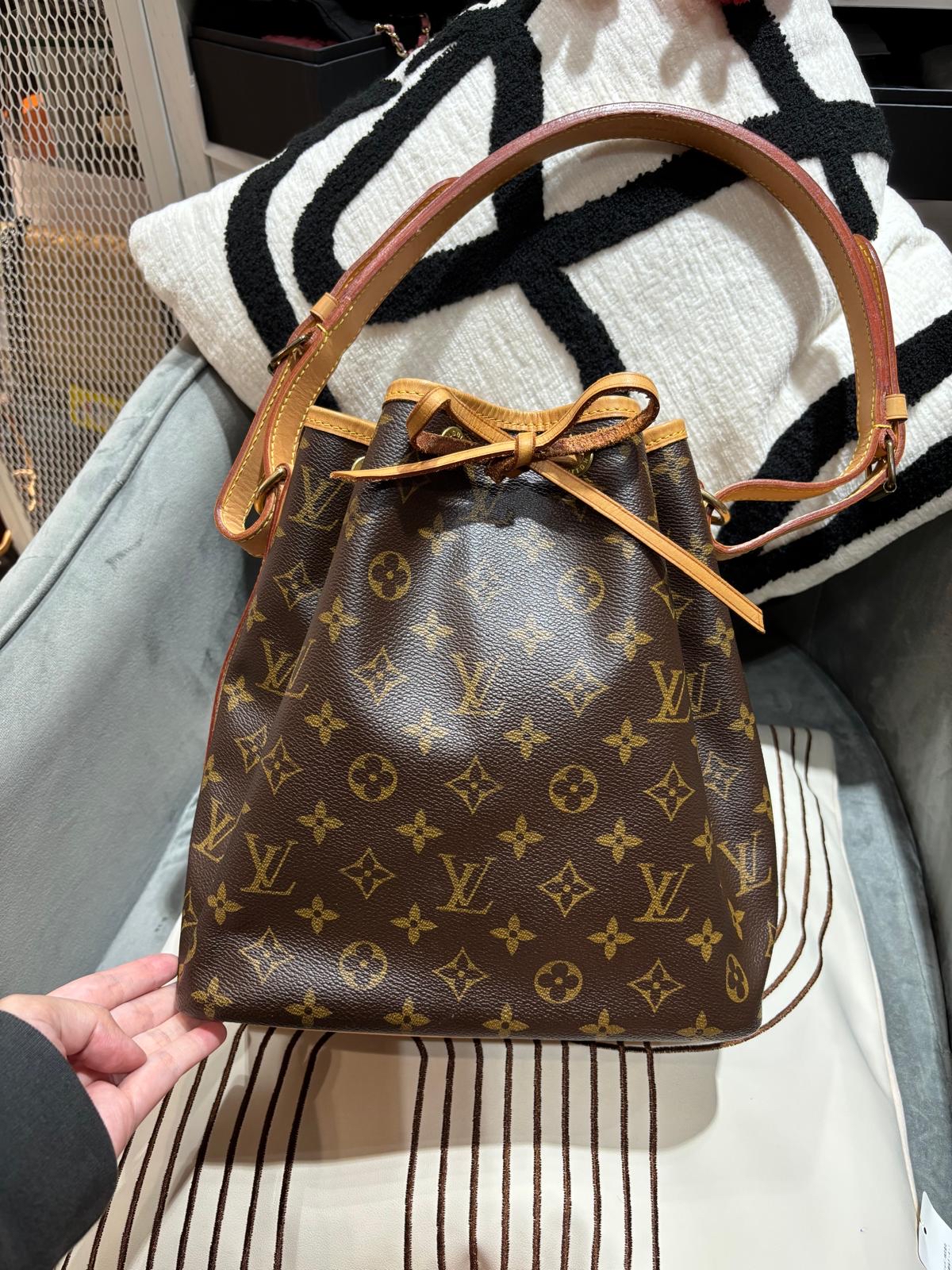 LV petit noe Bucket Bag Monogram 100%Authentic, 90%New 