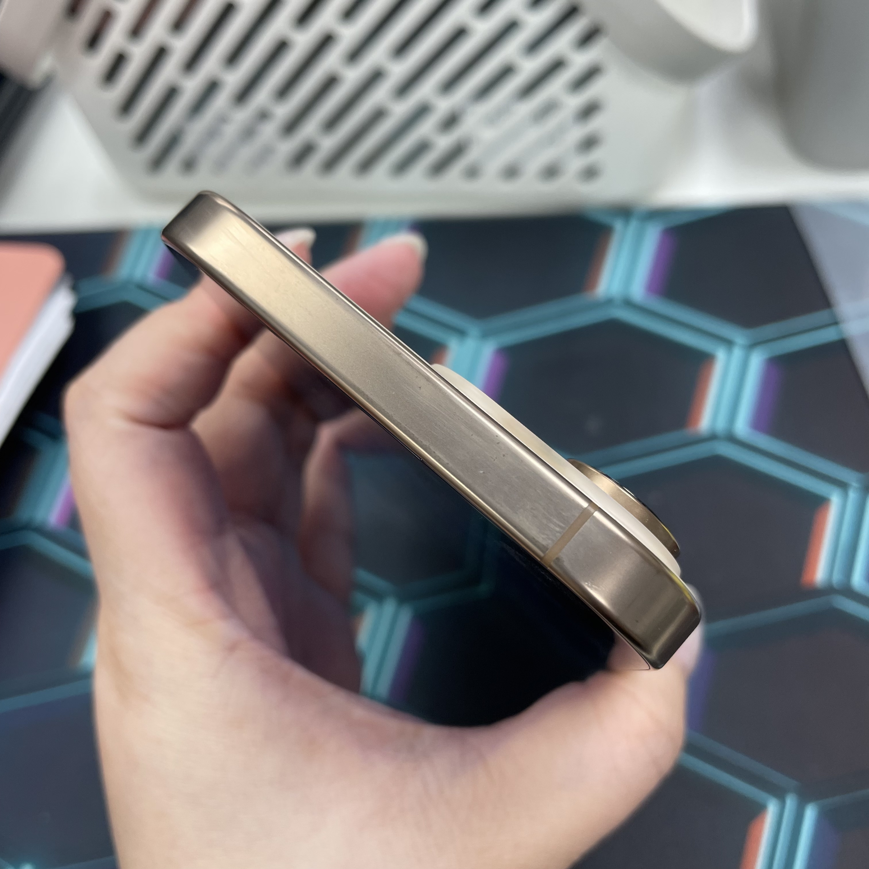 *6564 16 Pro max 勁靚機 256GB 電88 沙色 gold