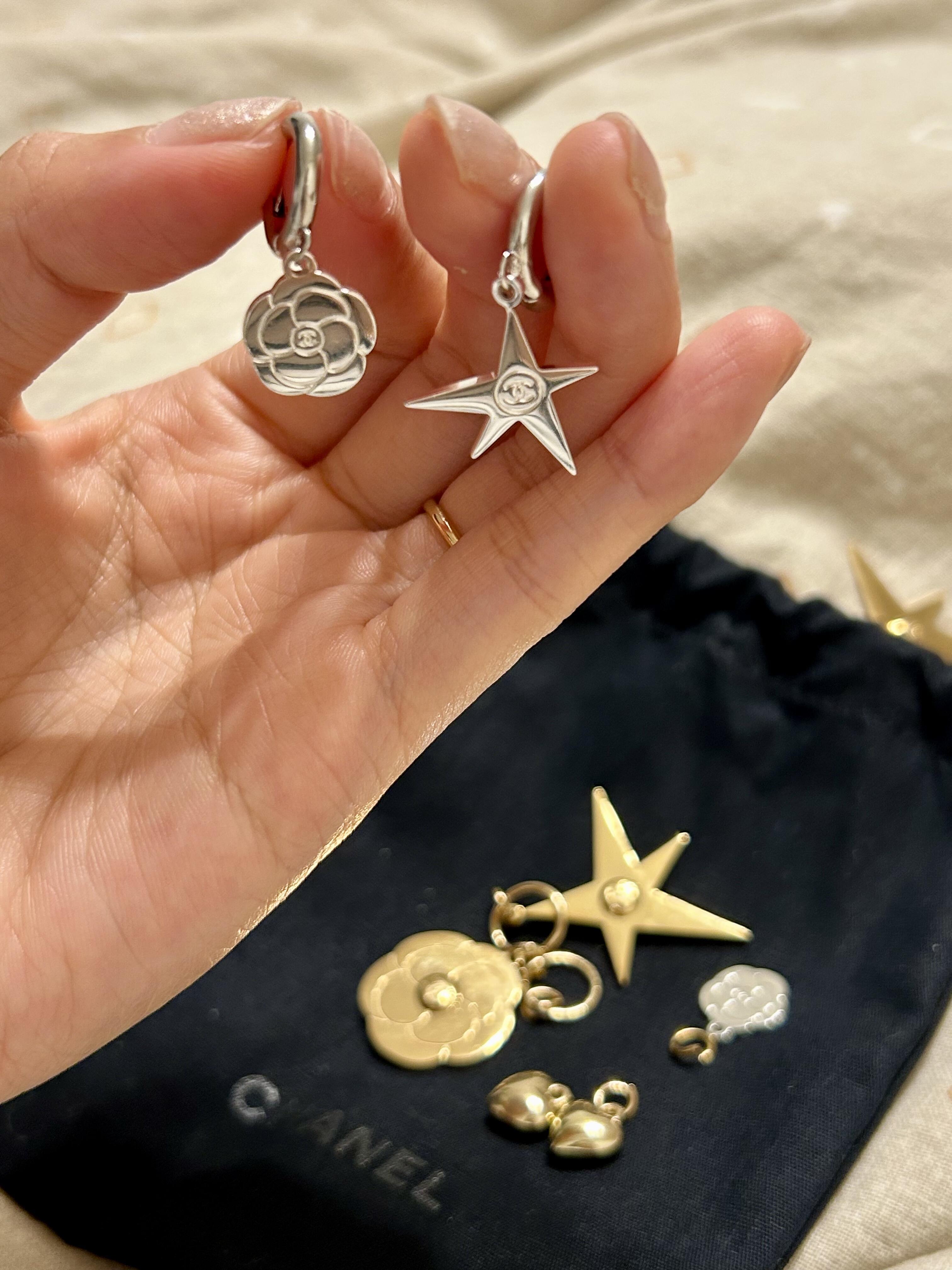 ✨可以Diy項鍊痛同耳環😍 Chanel 香奈兒 限定星星&經典山茶花吊飾 一盒兩個套裝（不含項鍊和耳扣）