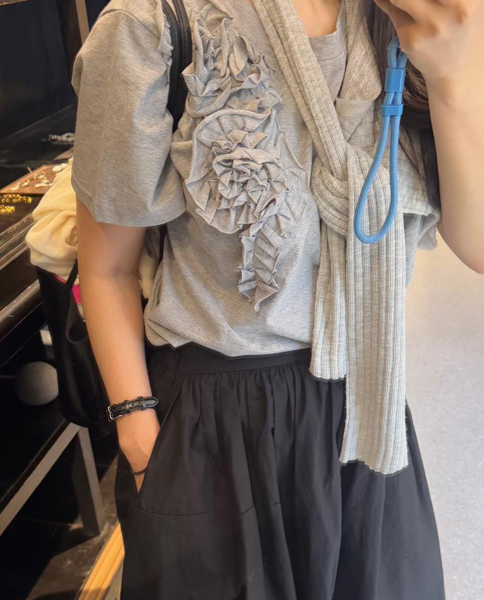 立體花朵短袖TEE