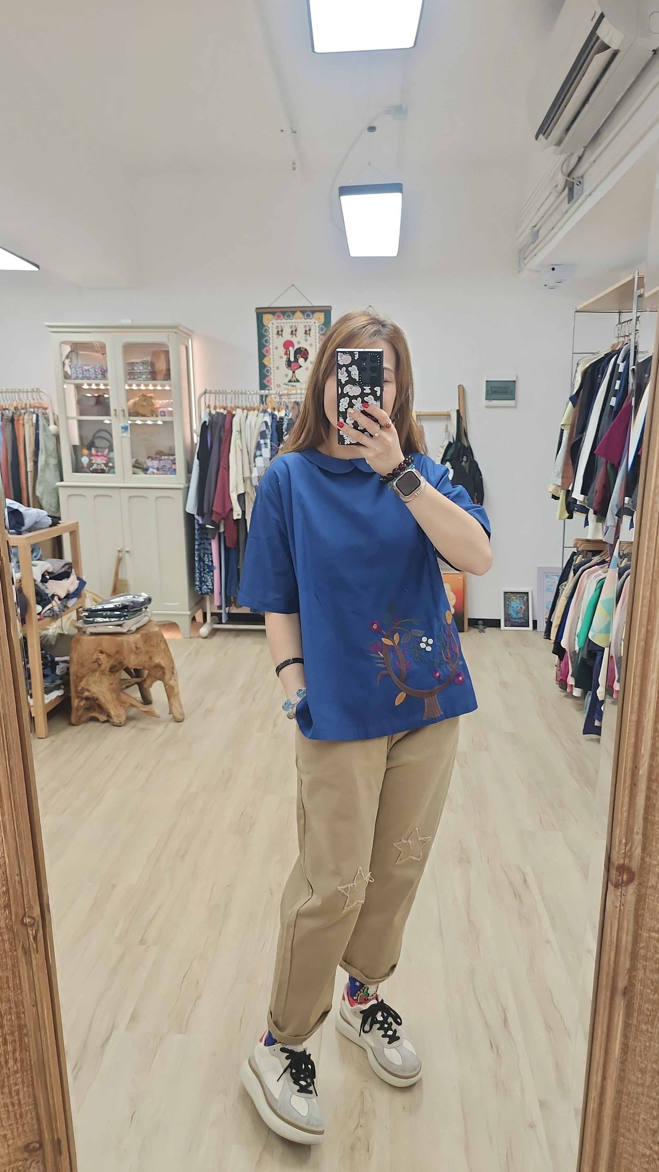 日牌藍拼刺繡花前後兩著棉麻裇