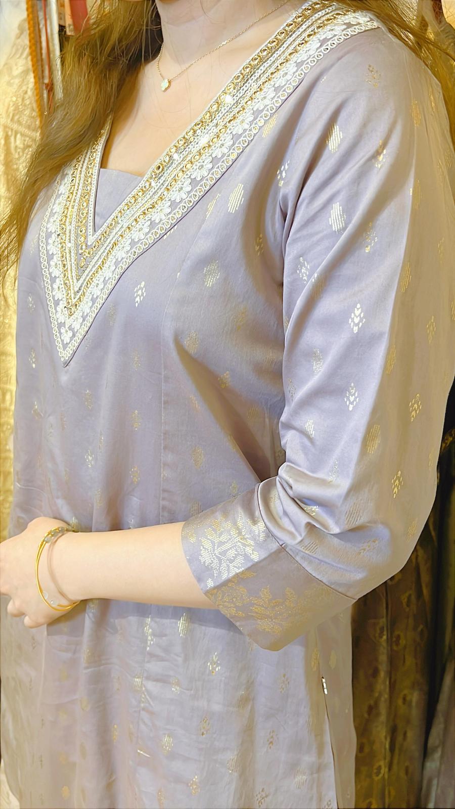 Light taro big V emb. soft Mid-sleeve OP 43" #1007