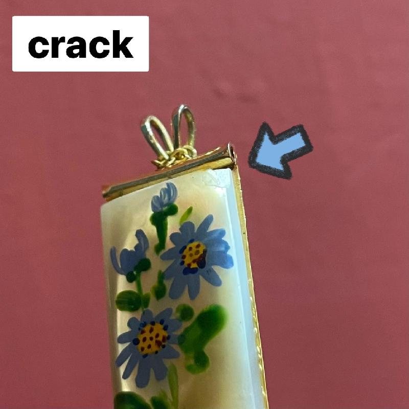 Vintage Handpainted Floral on Pearlized Resin Pendant Necklace (MN470)
