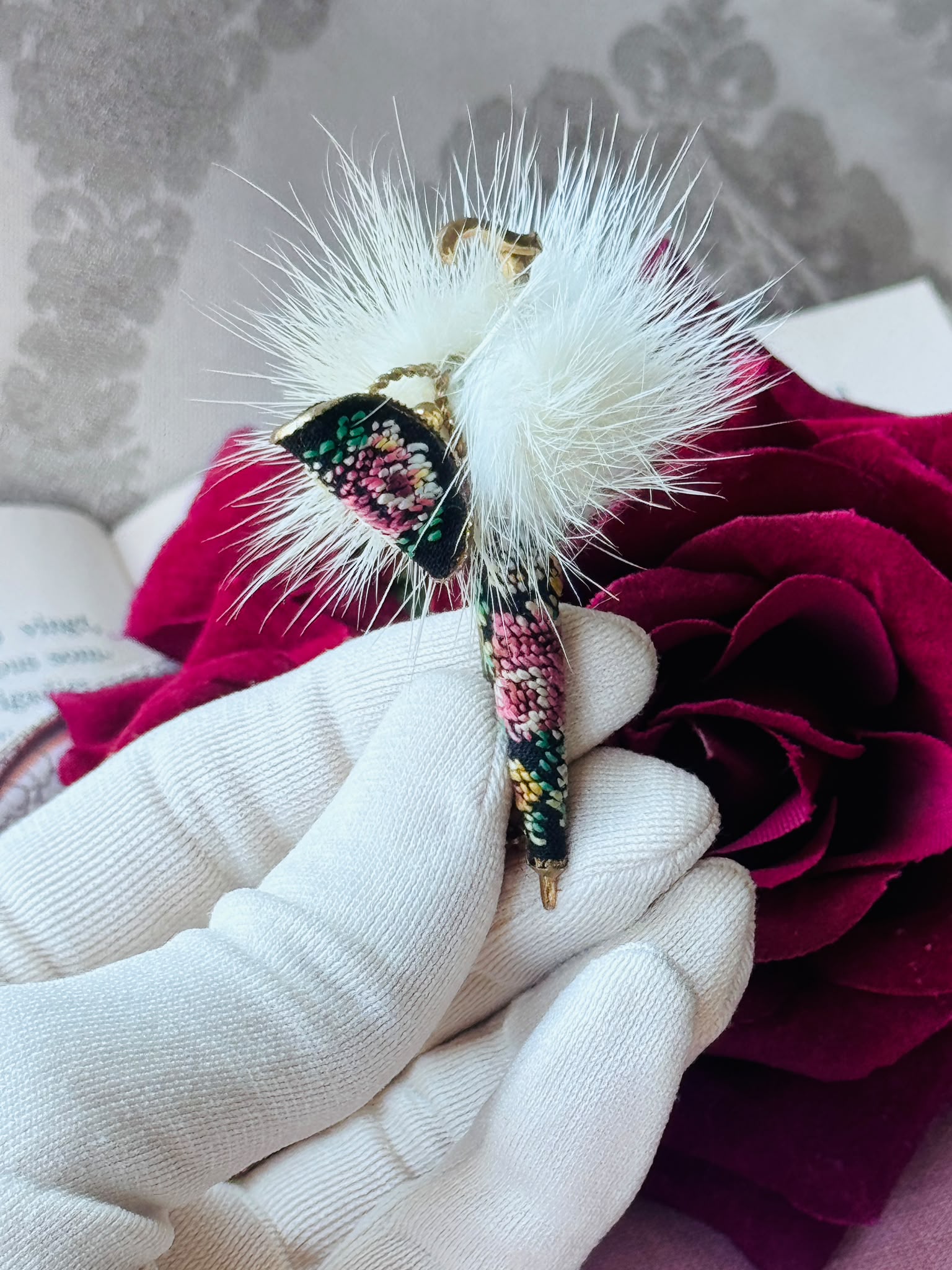 C.a. 1950s Fur-Trimmed Petit Needlepoint Umbrella & Handbag Brooch(NZ116）