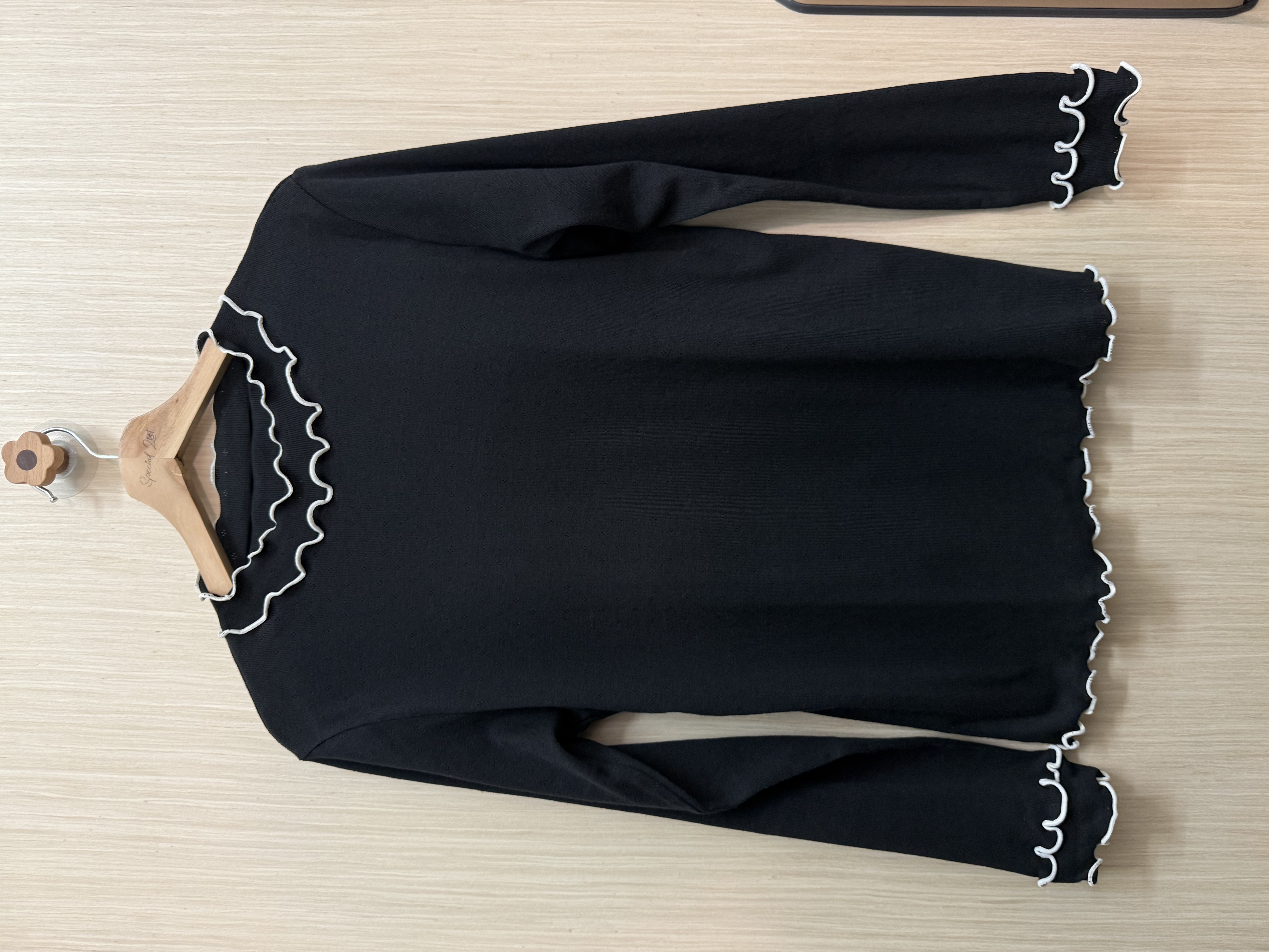 花紋雙層領𝐭𝐨𝐩（黑色）