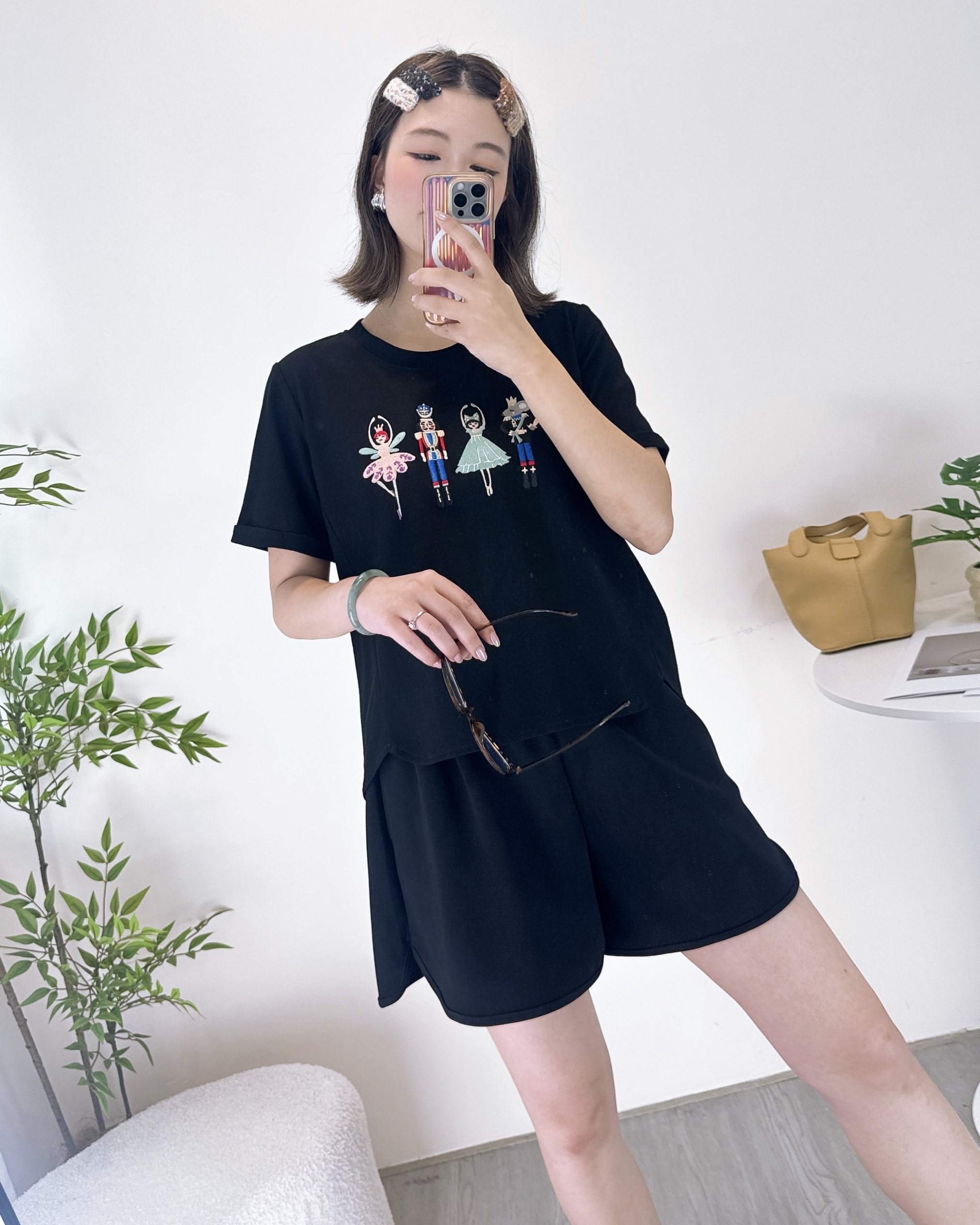 舒適刺繡透氣棉料上衣 2色