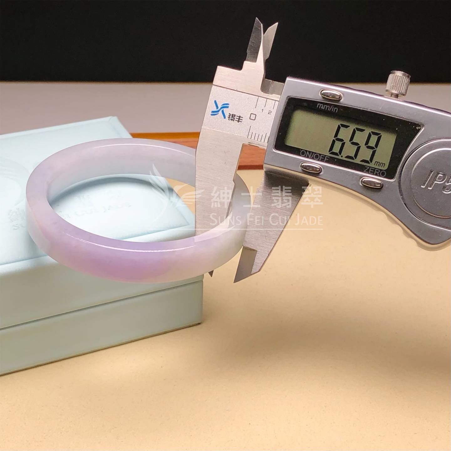 會卡春彩方鐲52.6mm