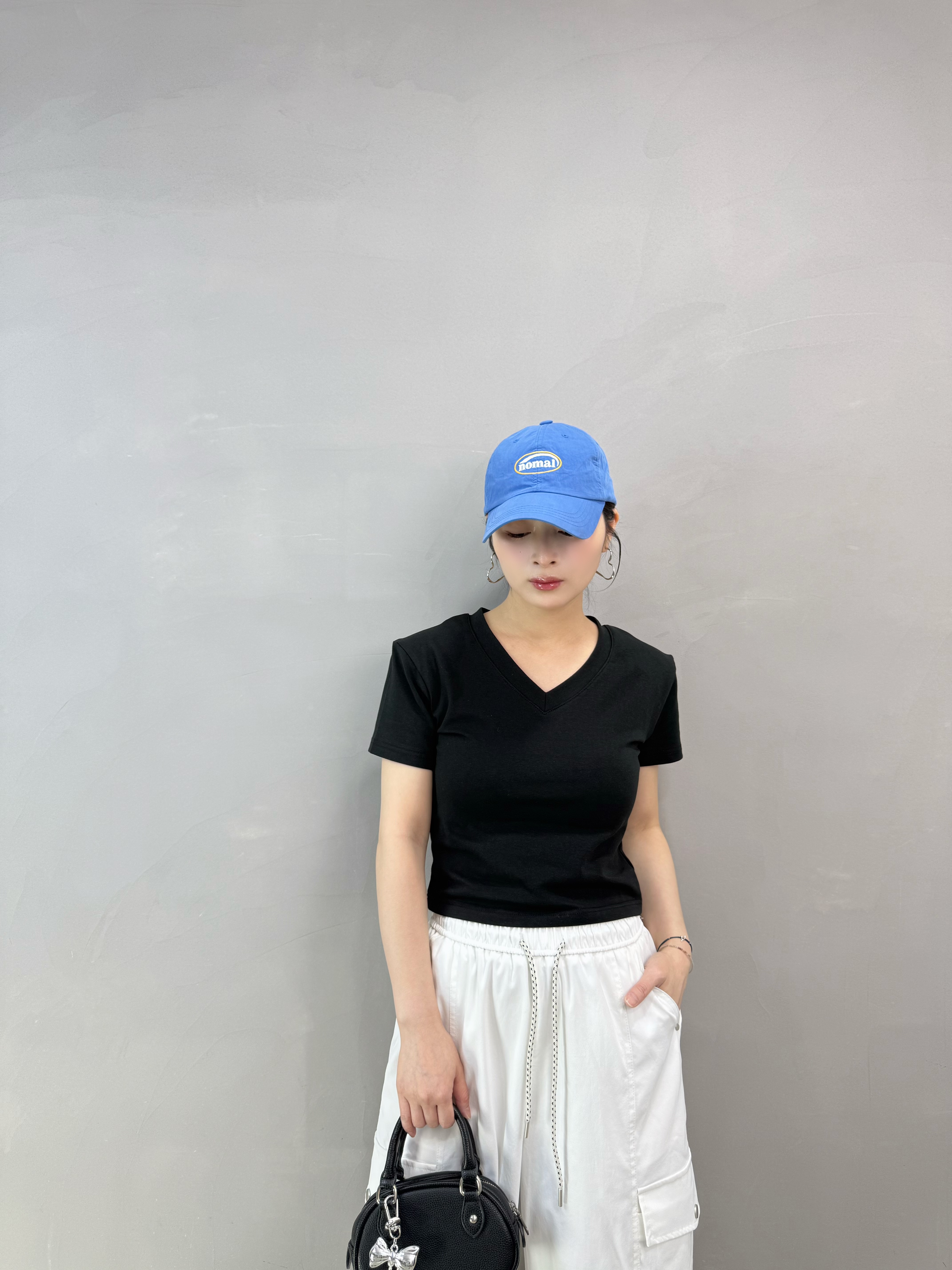 R70 V領淨色短Tee