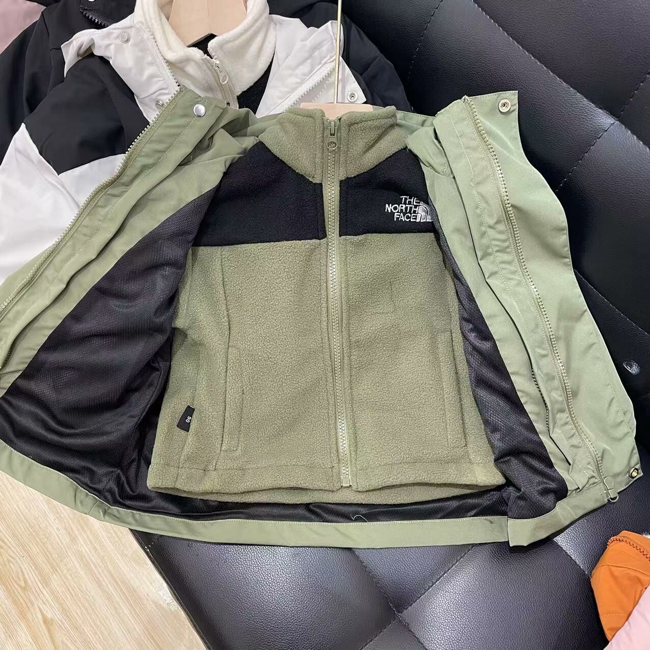 TNF 三合一親子沖鋒衣外套 - 1件 現貨 (瑕疵品)