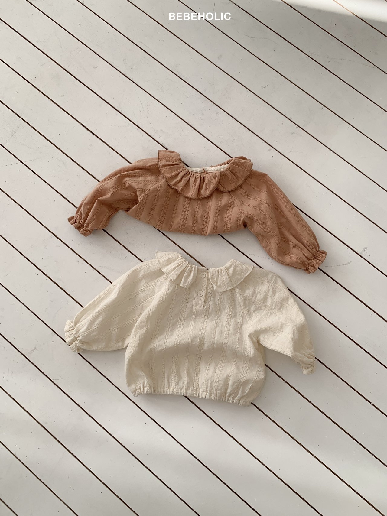 🌸預訂 韓國直送🌸🇰🇷BEBEHOLIC兩色提花荷葉領長袖上衣