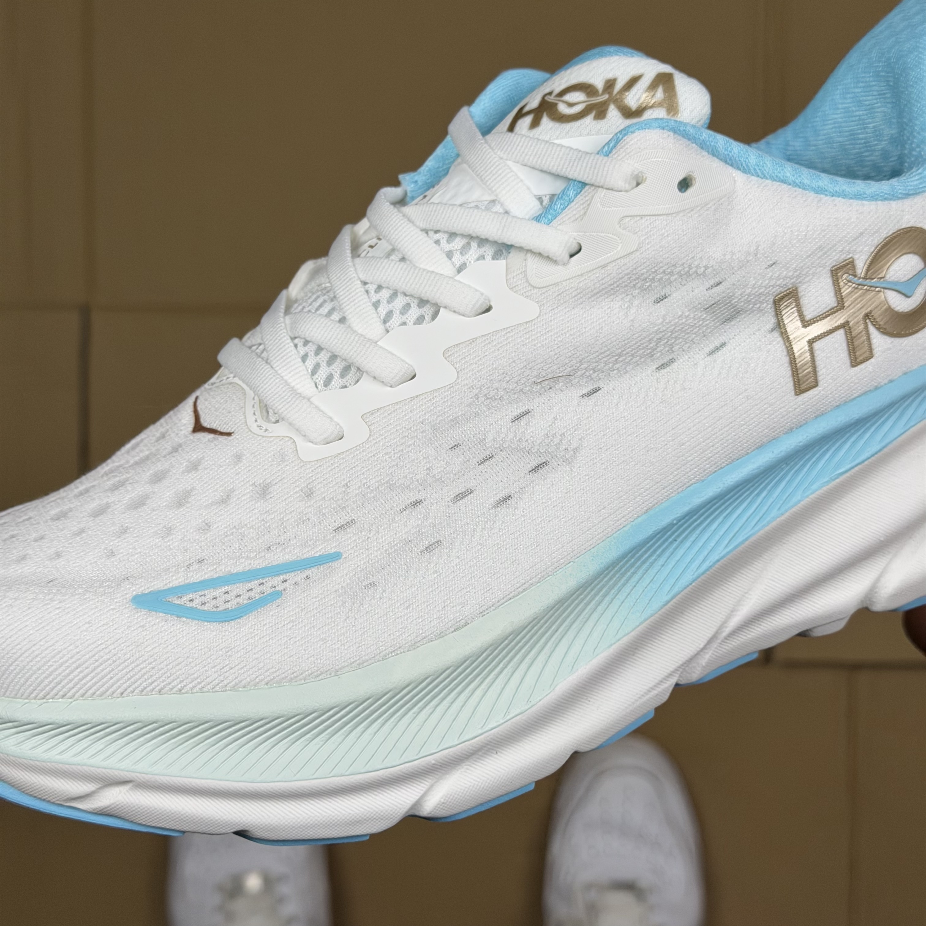 Hoka Clifton 9