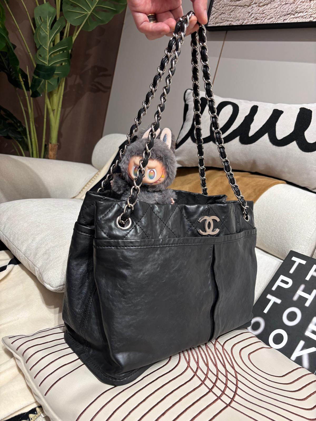 Chanel shoulder bag calfskin ,黑色牛皮 100%Authentic,95%new  ✅card✅dust bag  