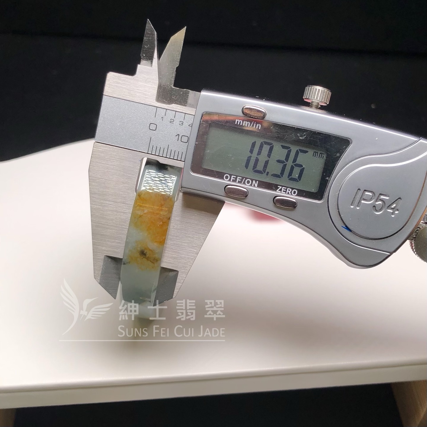 大馬坎糠皮貴妃方鐲54.5mm C06196