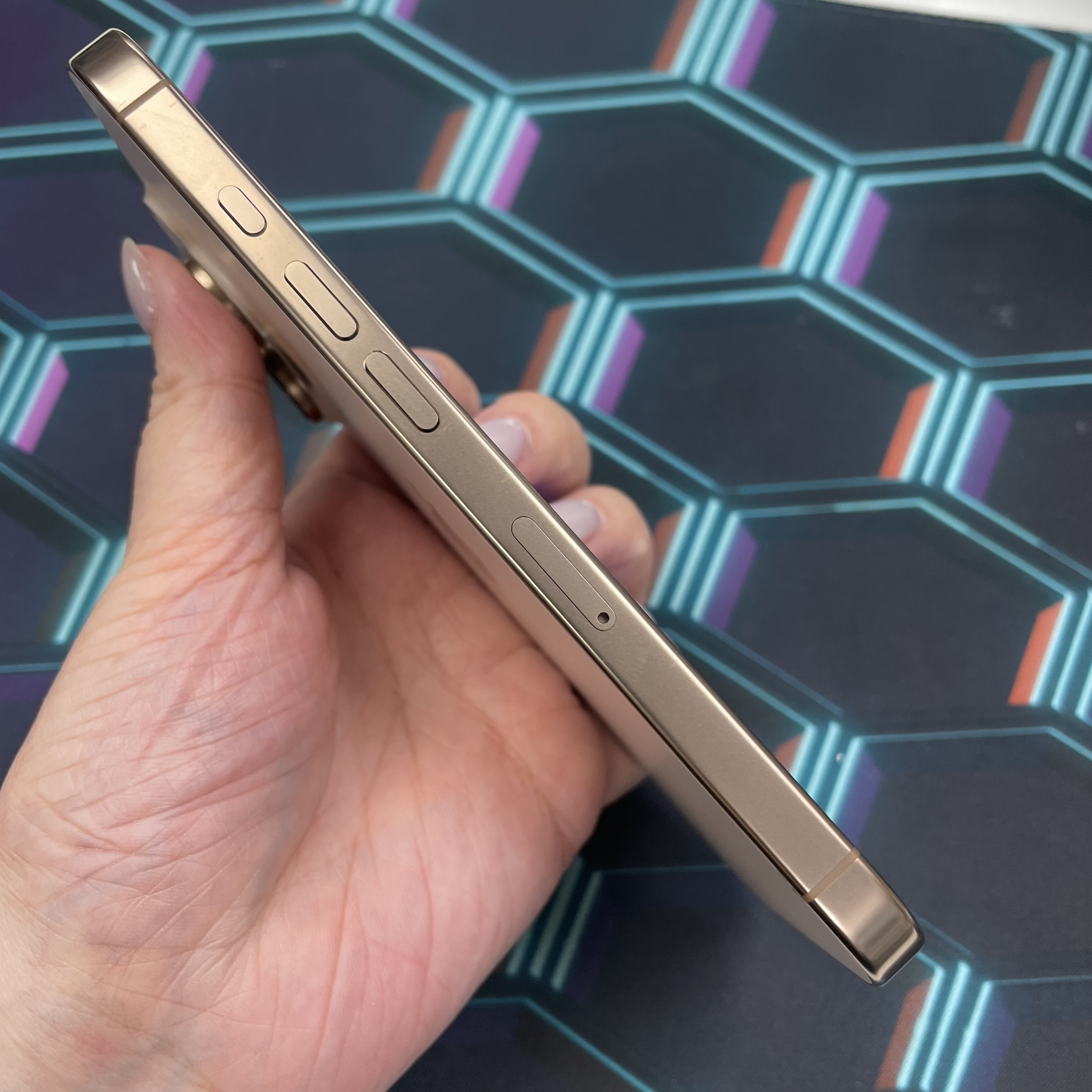 *6495 16 pro 完美機 512GB 電88 沙色 gold