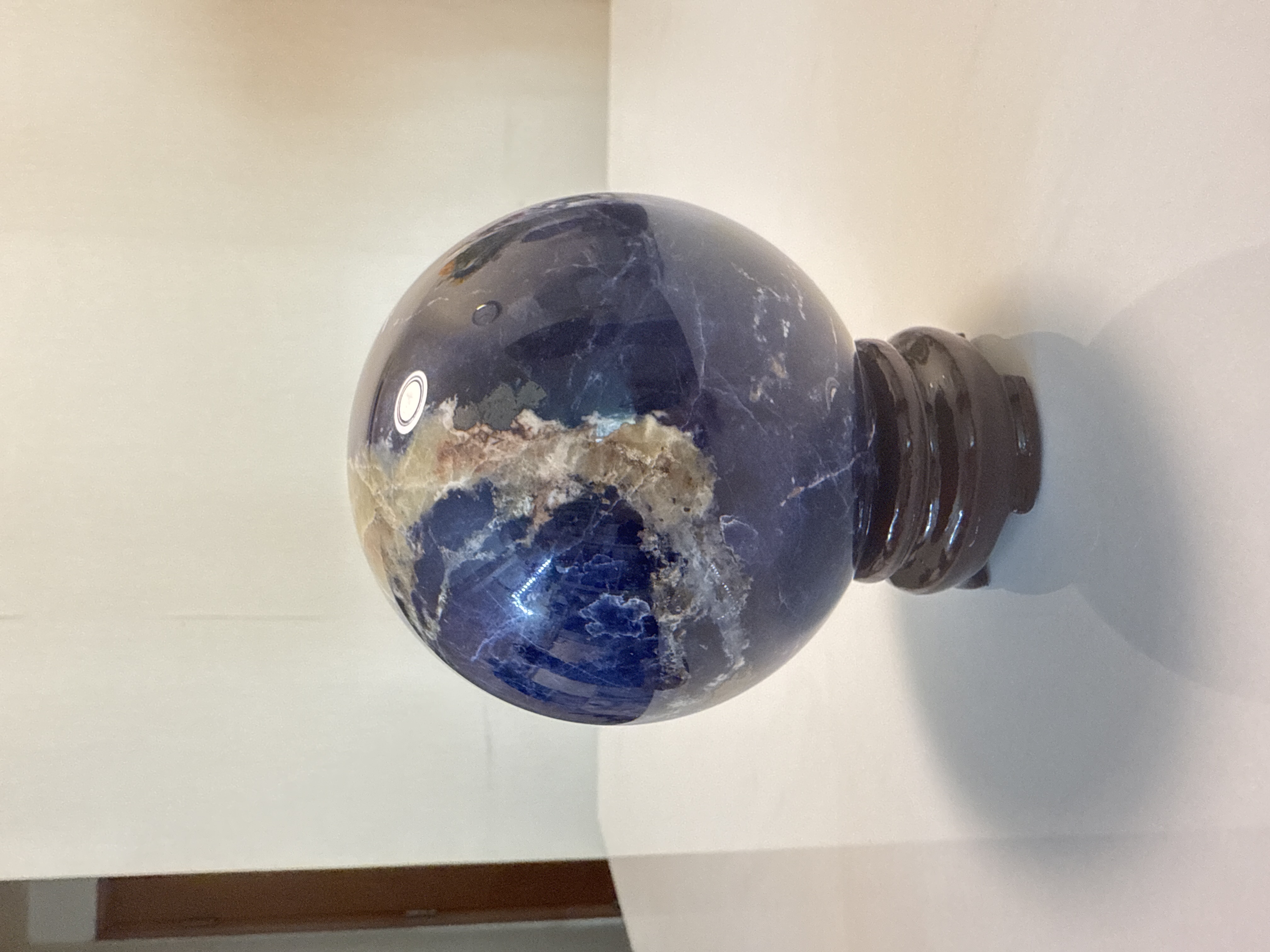 藍紋石球連座Sodalite Sphere on Wooden Stand