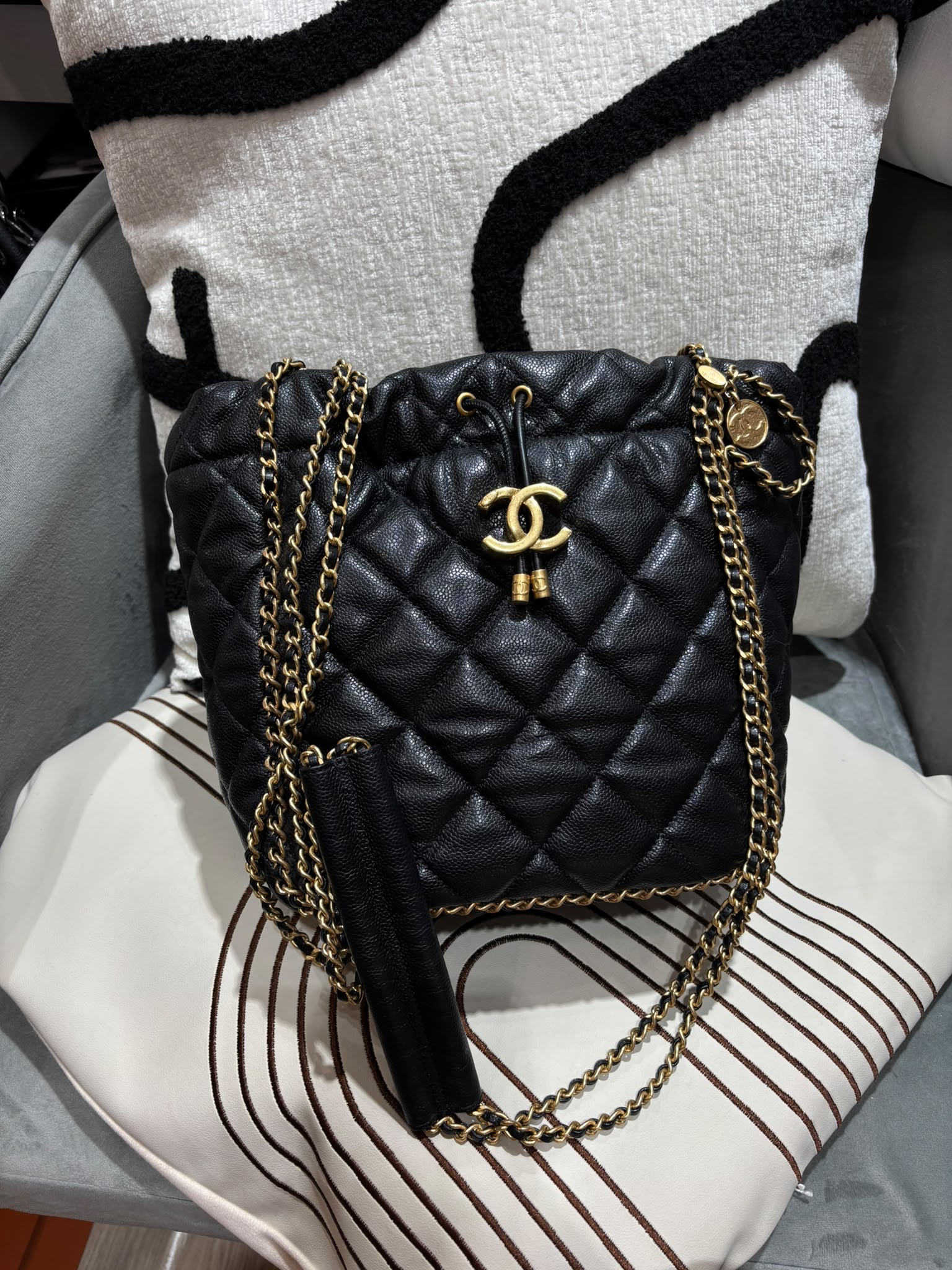 Chanel drawstring bag AS3469 黑色魚子醬牛皮金扣 bucket bag  100%Authentic,98%new  ✅晶片✅dust bag✅box