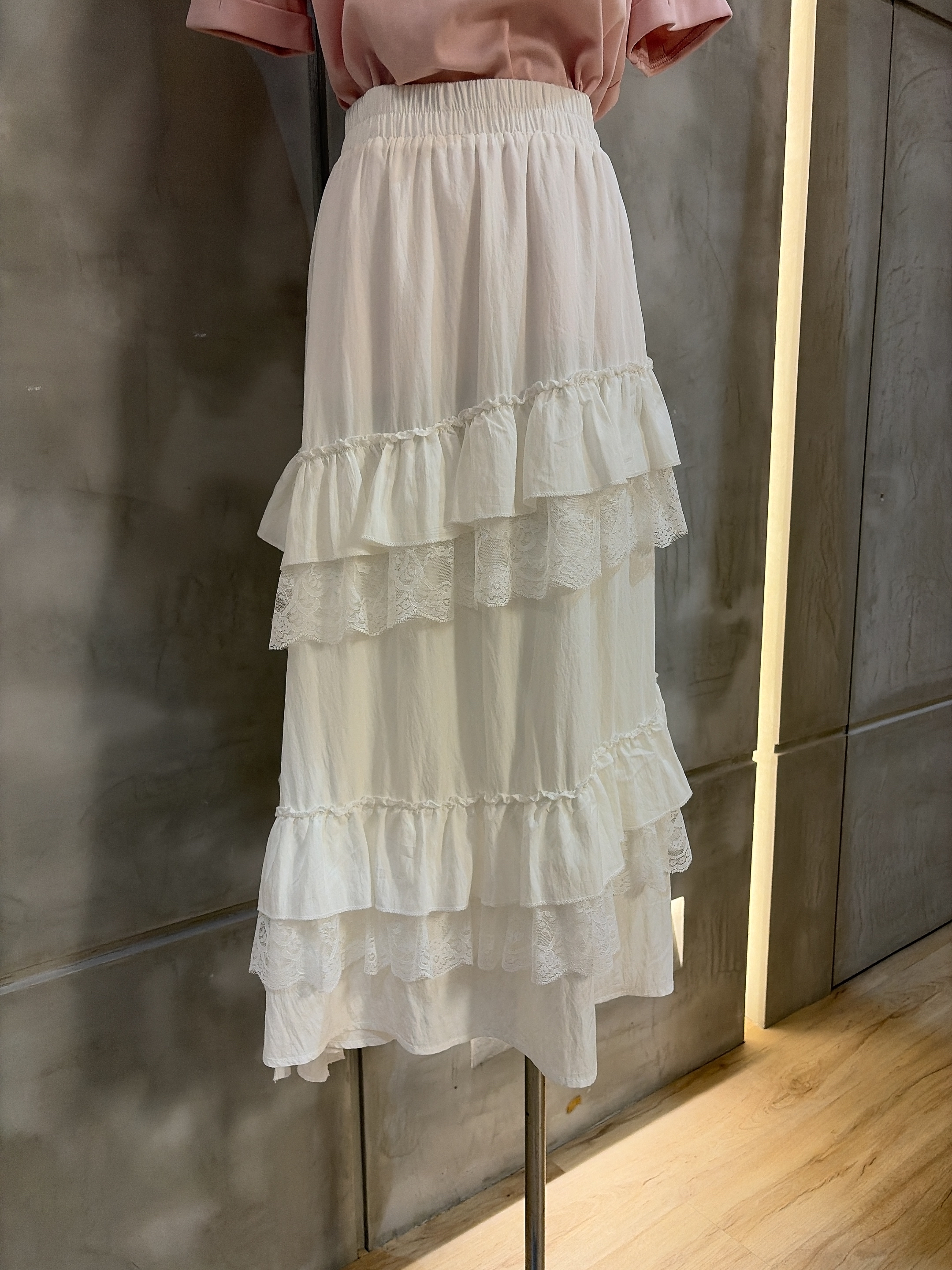 白色Ruffles skirt 