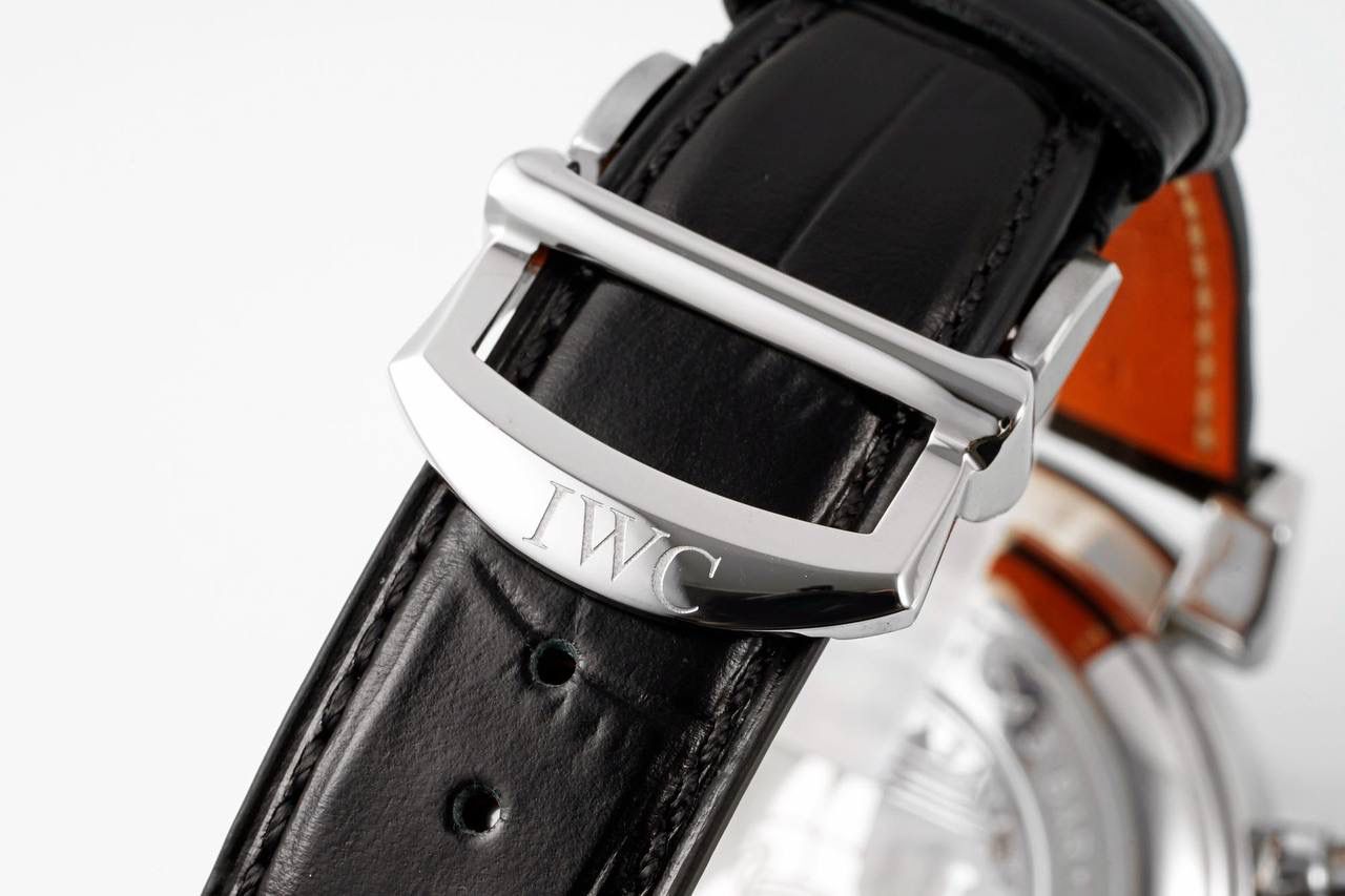 新品达文西计时码表 全新定制一体机模块，还原了计时分针和计时时针在同一个小表盘上的功能，腕表尺寸42*13.5mm与原装尺寸一模一样 复制cal89361机芯，所有功能全部实现包括操作手感和调日历方式完全吻合正品机芯，新品定制机稳定性出众，稳定性堪比大三针，没有售后忧虑，欢迎大家把玩✔️