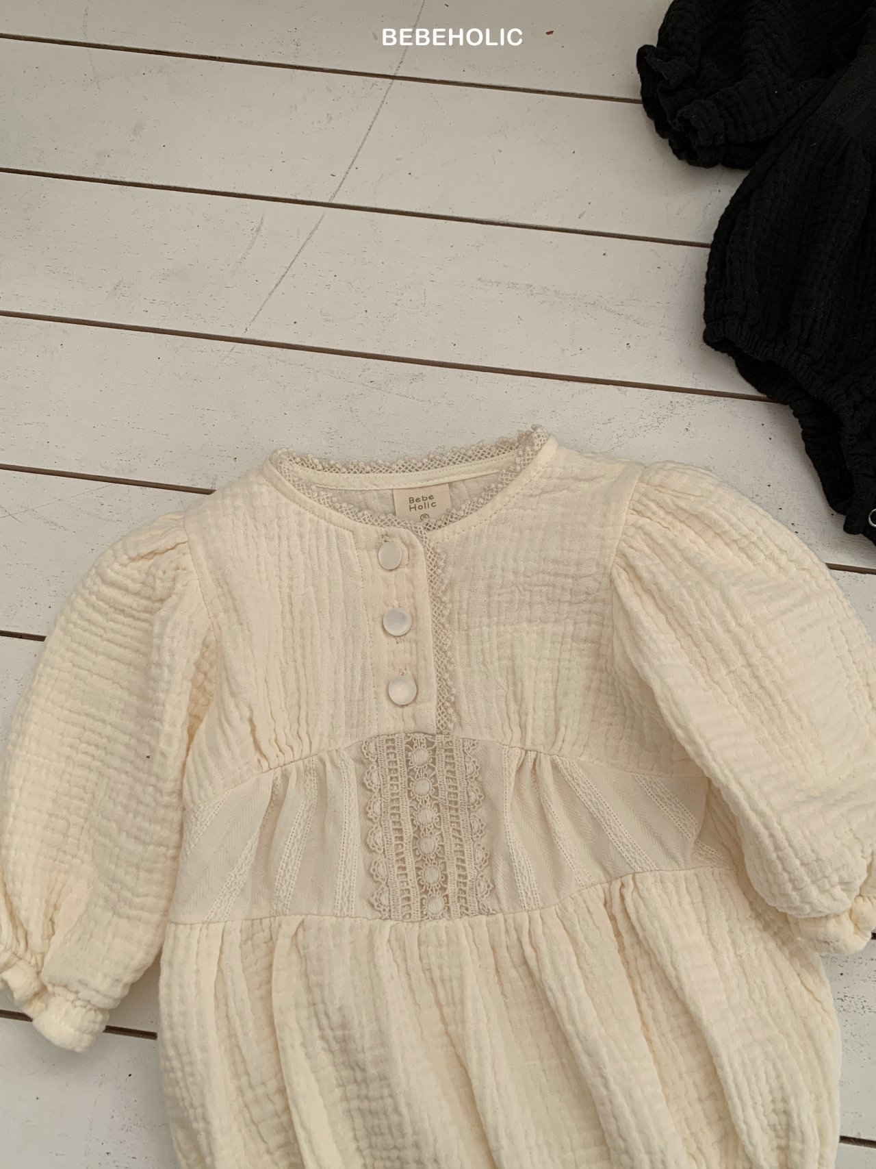 🌸預訂 韓國直送🌸🇰🇷BEBEHOLIC兩色蕾絲花邊長袖包屁衣