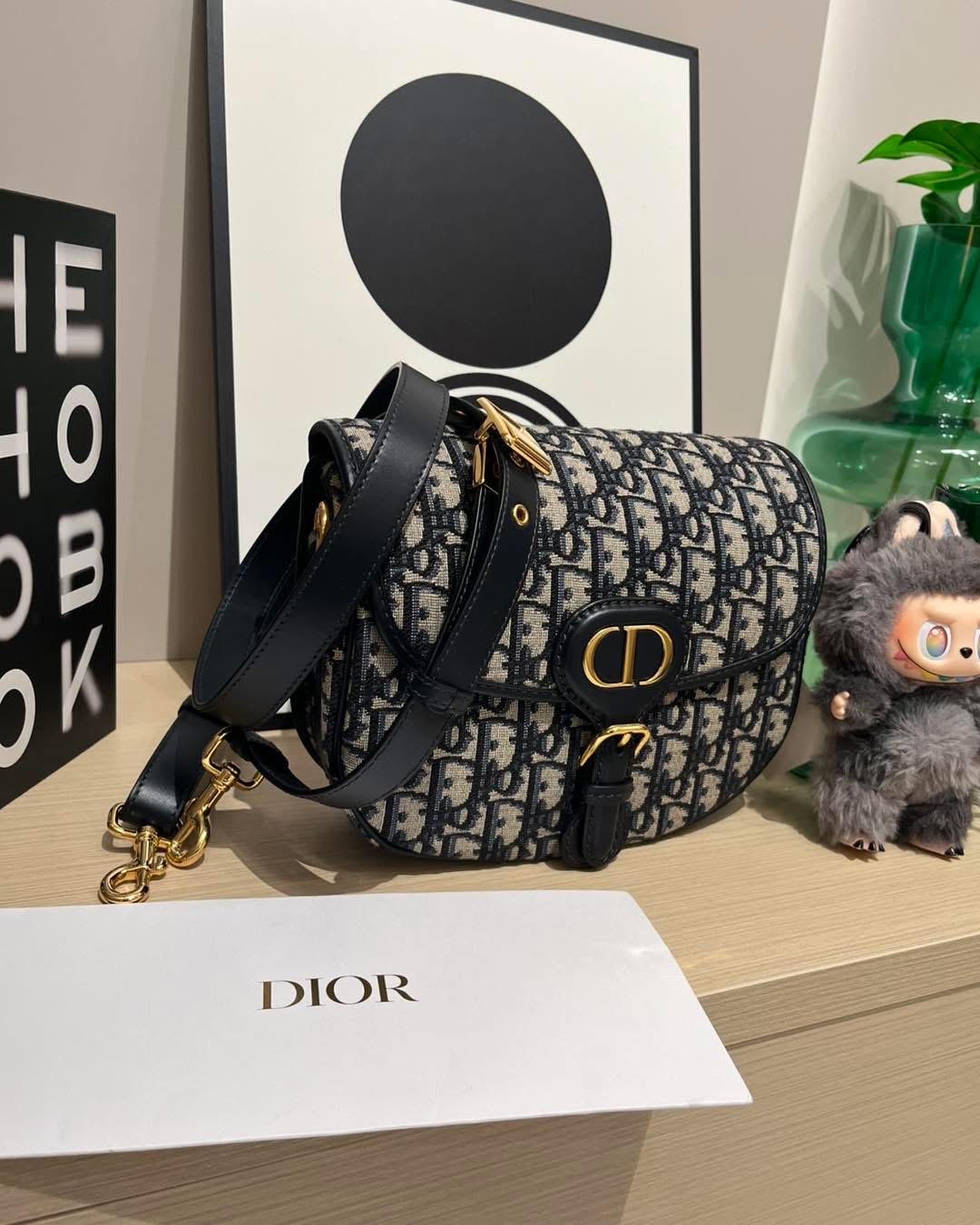 Dior Bobby medium  ,100%Authentic,99%new ✅專門店收據✅ Certificate ✅dust bag ✅Box