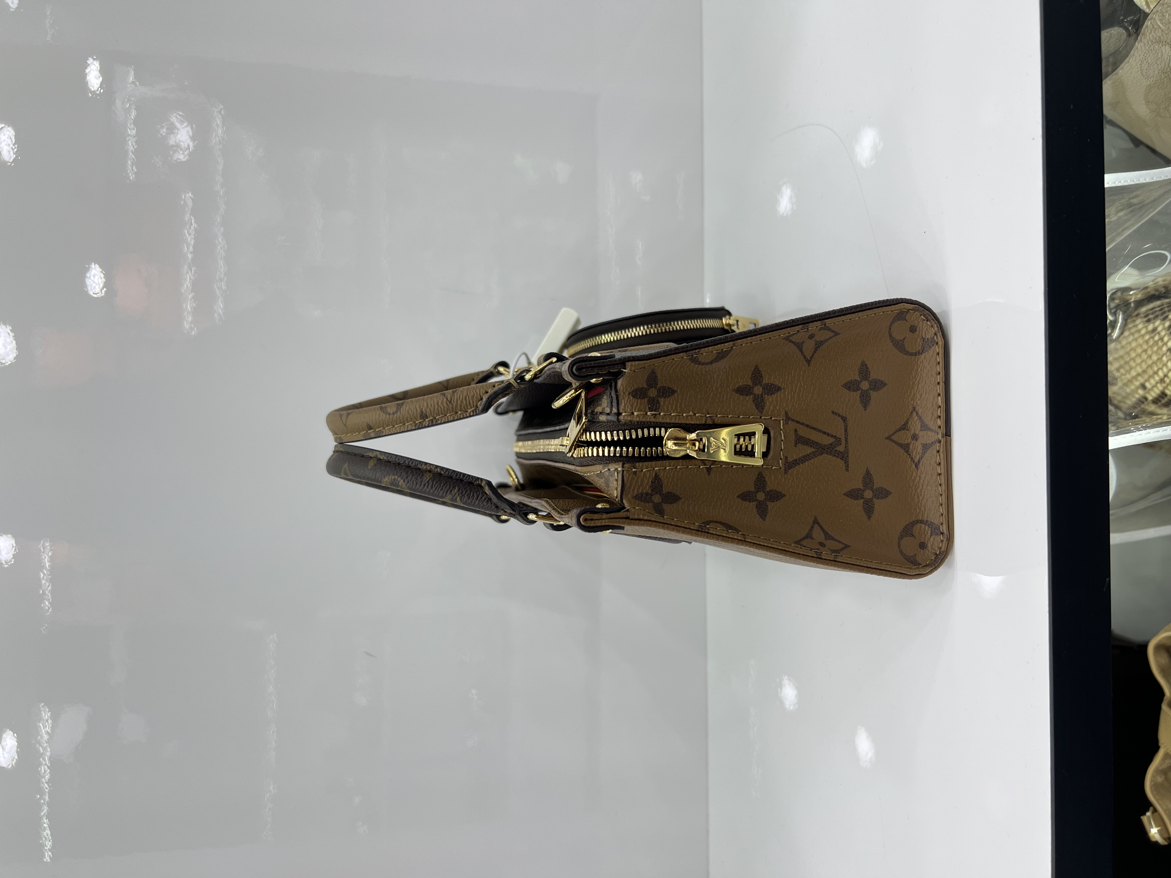 直播貨品 |  [1個-$100 2個-$300］EE30