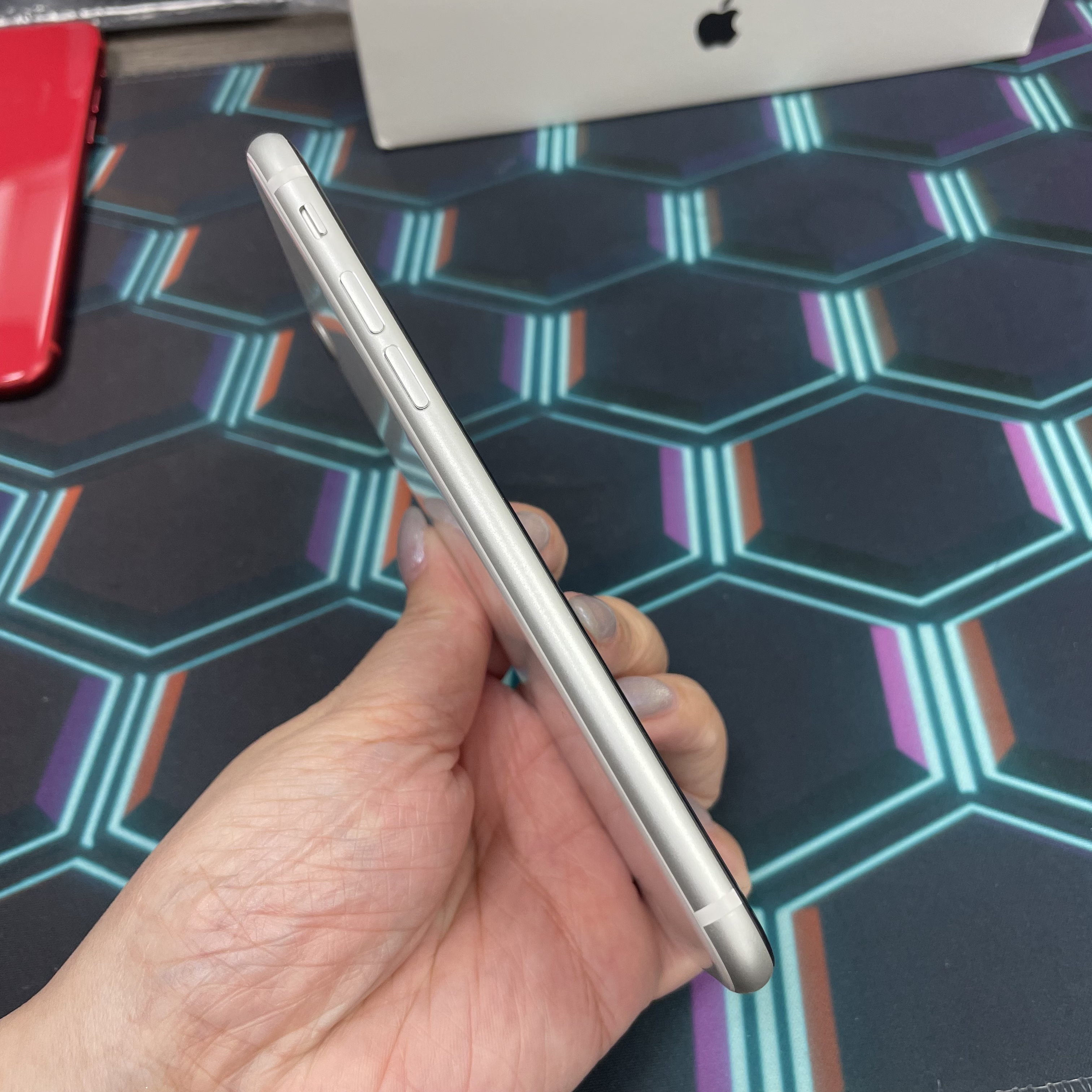 *7012 SE 2 勁靚機 128GB 電85 白色 white