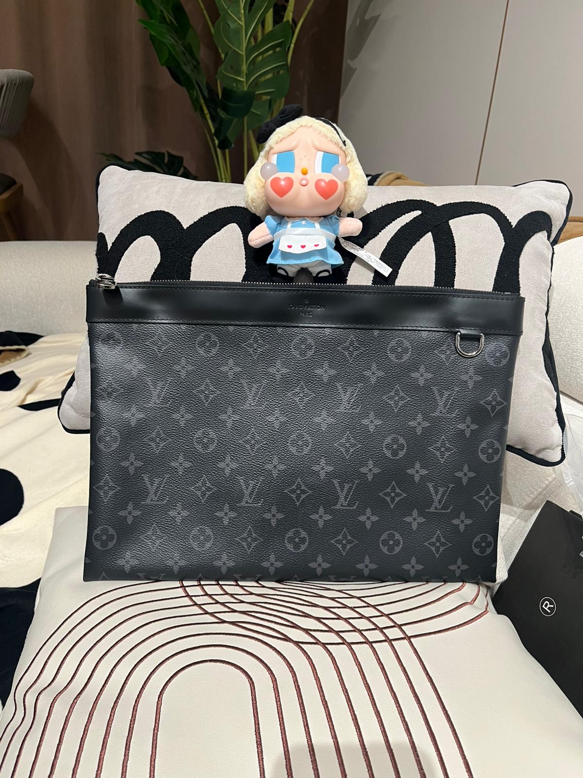 LV Monogram Clutch Bag 100%authentic, 95%new✅Dust bag