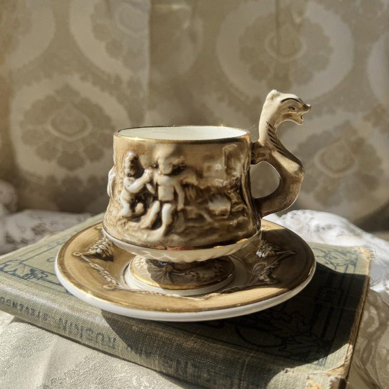 Rare! C.a. 1950s Italy R. Capodimonte Italy Raised Relief Cherubs Demitasse / Espresso Cup (MT2392)